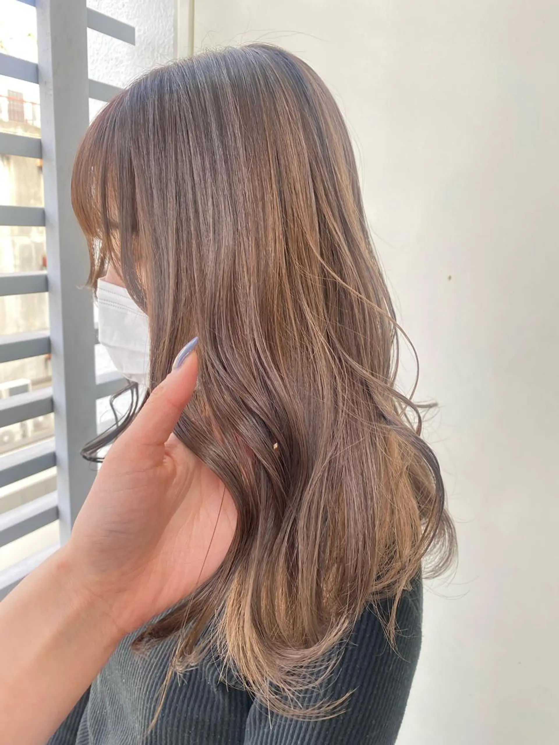 セミロング カラー カット ヘアカラー トリートメント 韓国ヘア顔周りカット 艶髪ベージュtamaのヘアスタイル