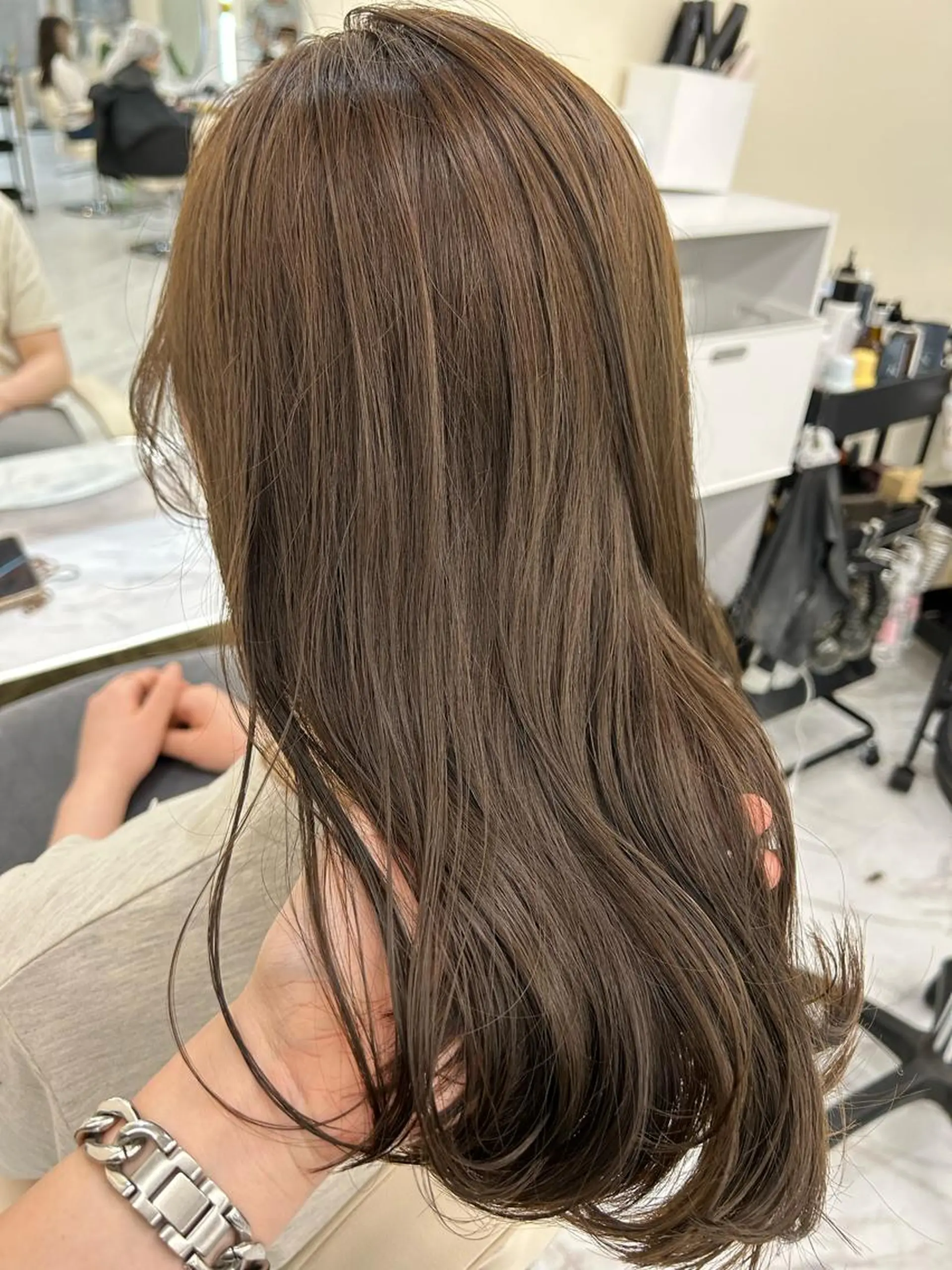 セミロング 髪質改善カラー 🫧川井麻由のヘアスタイル