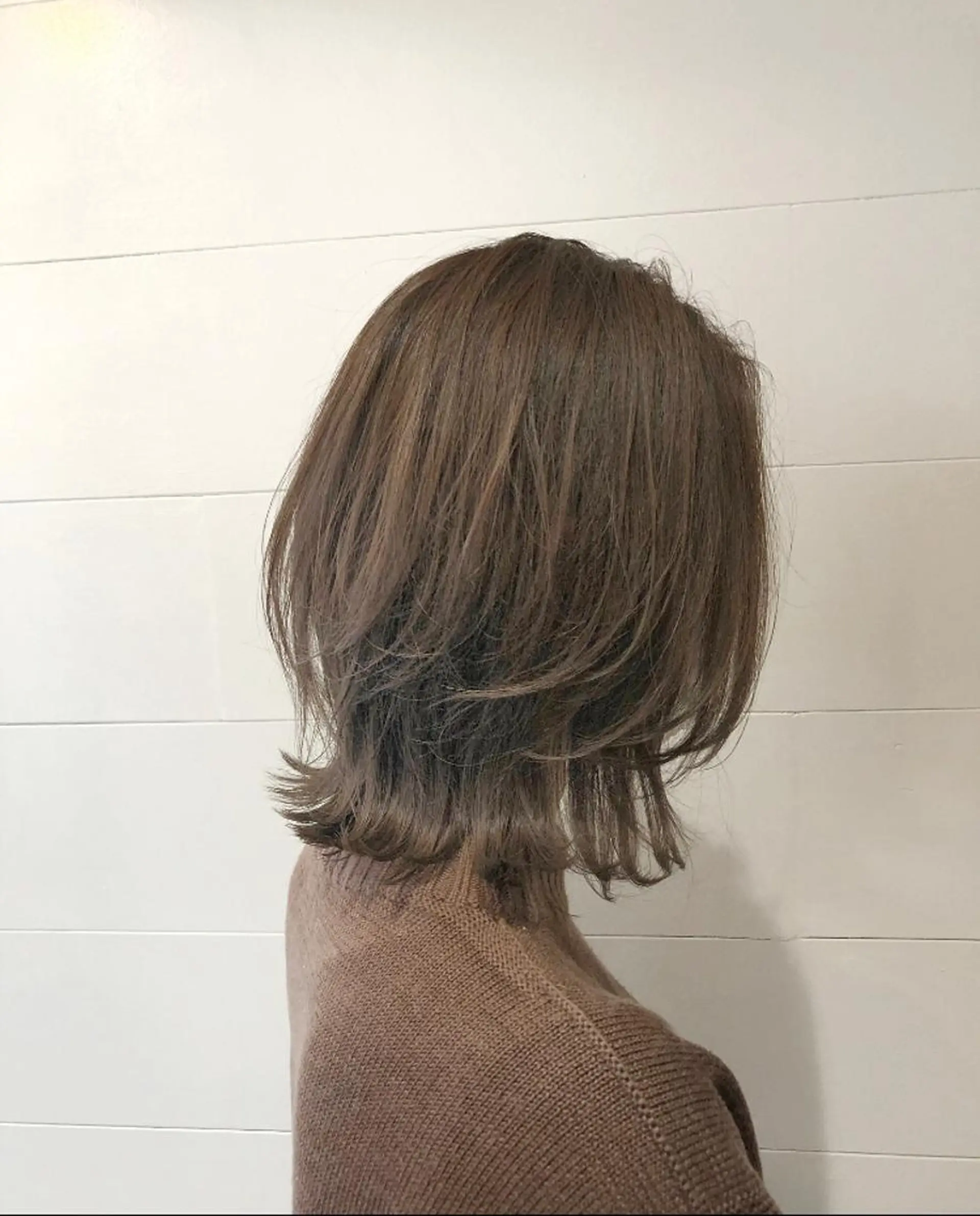 ミディアム esse大阪茶屋町店所属・レイヤーカット 新井田陽寿のヘアスタイル