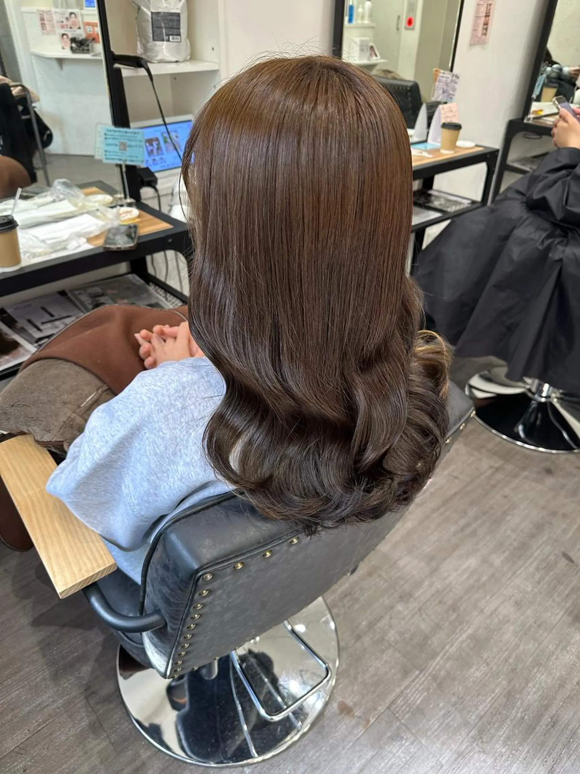 セミロング カラー ブラウンカラー オリーブブラウン カット ヘアカラー トリートメント 上田 紗也のヘアスタイル
