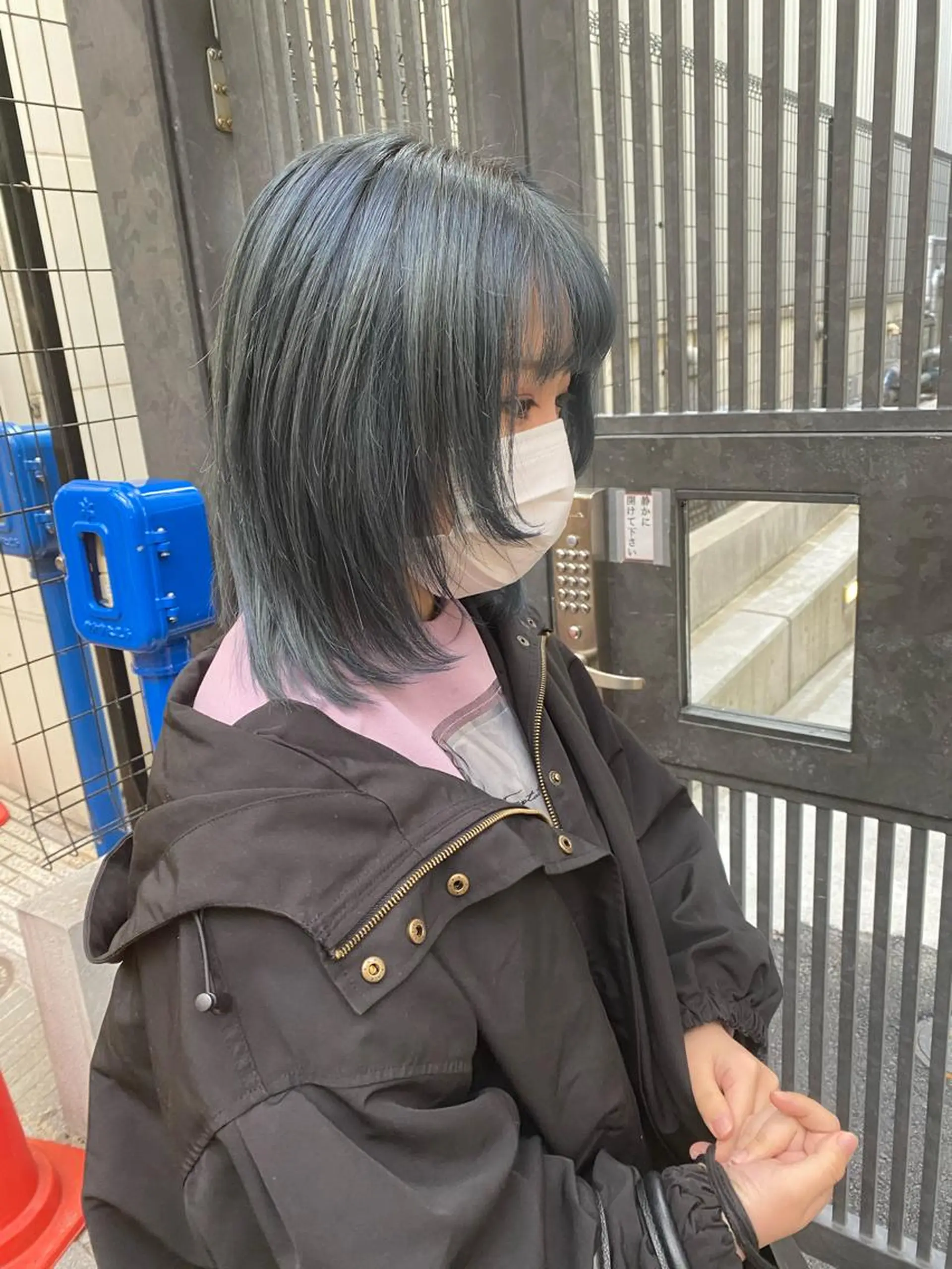 ミディアム カラー ブルーカラー ウルフカット ウルフカット/吉村 桃子のヘアスタイル