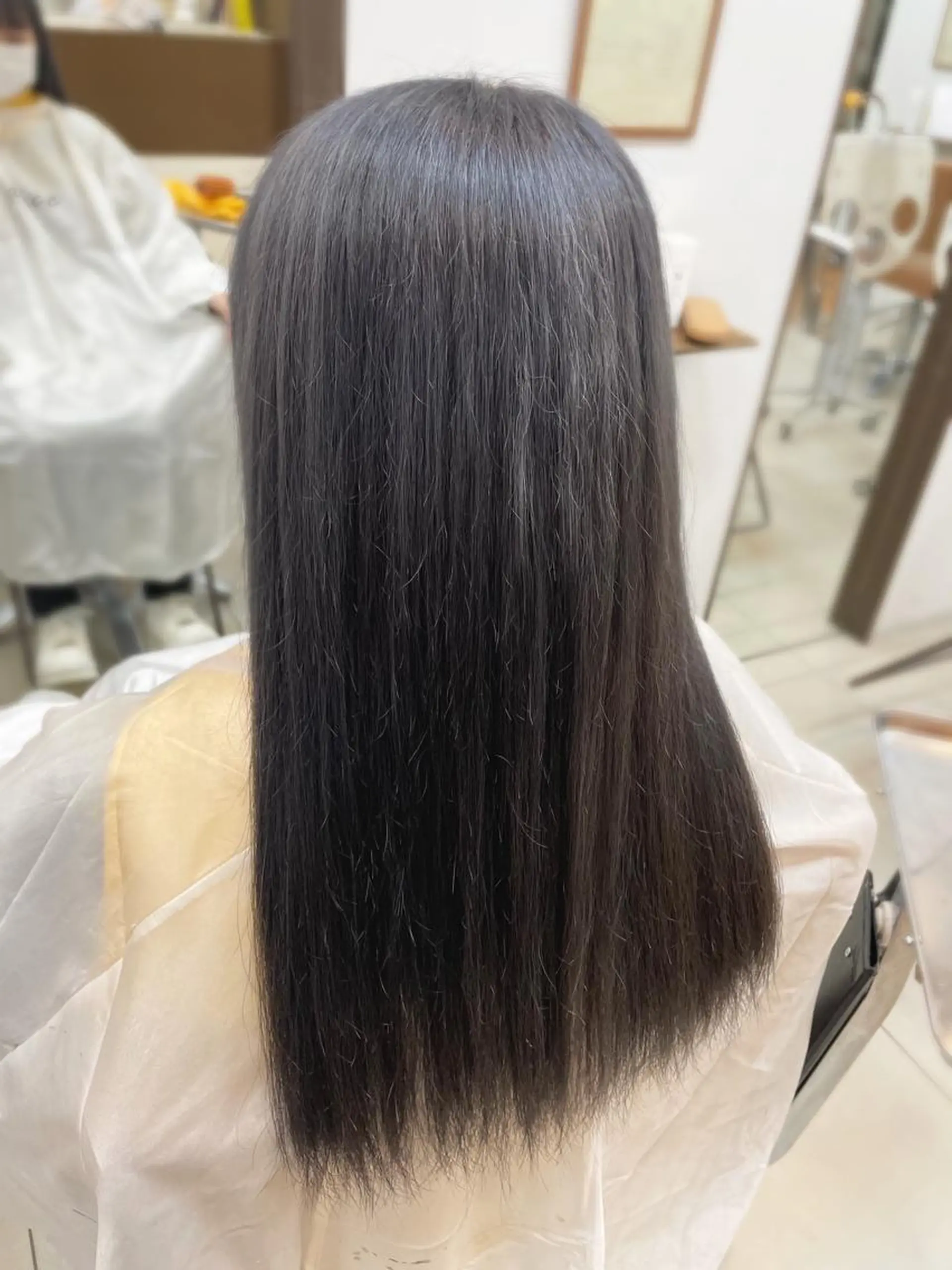 ロング カラー グレージュ シルバー シルバーグレージュ SOYON なんば店所属・水島 真彩のヘアスタイル