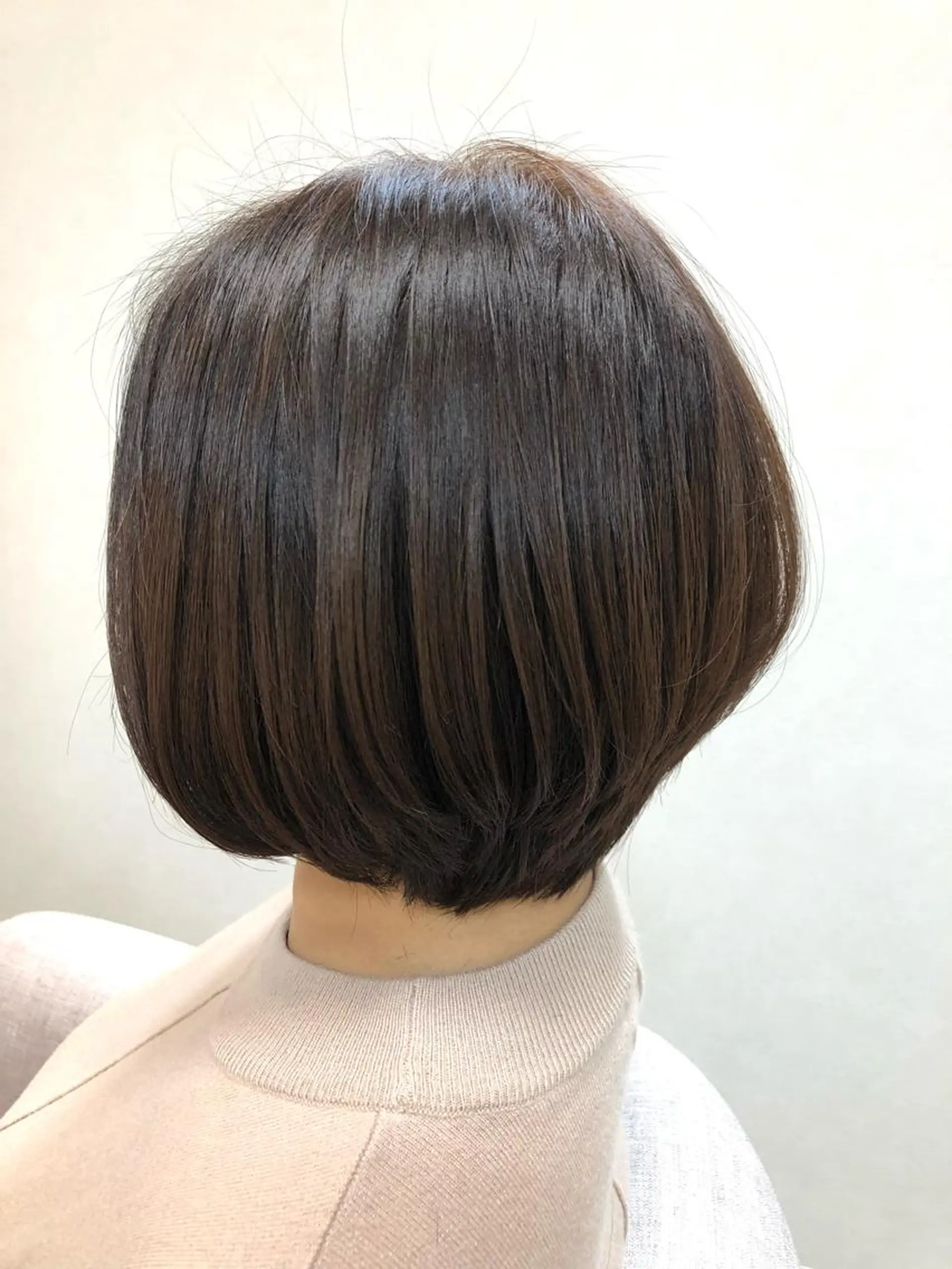 ショート ボブ くびれヘア カット ヘアカラー ショート/白髪ぼかし 君和田若菜のヘアスタイル