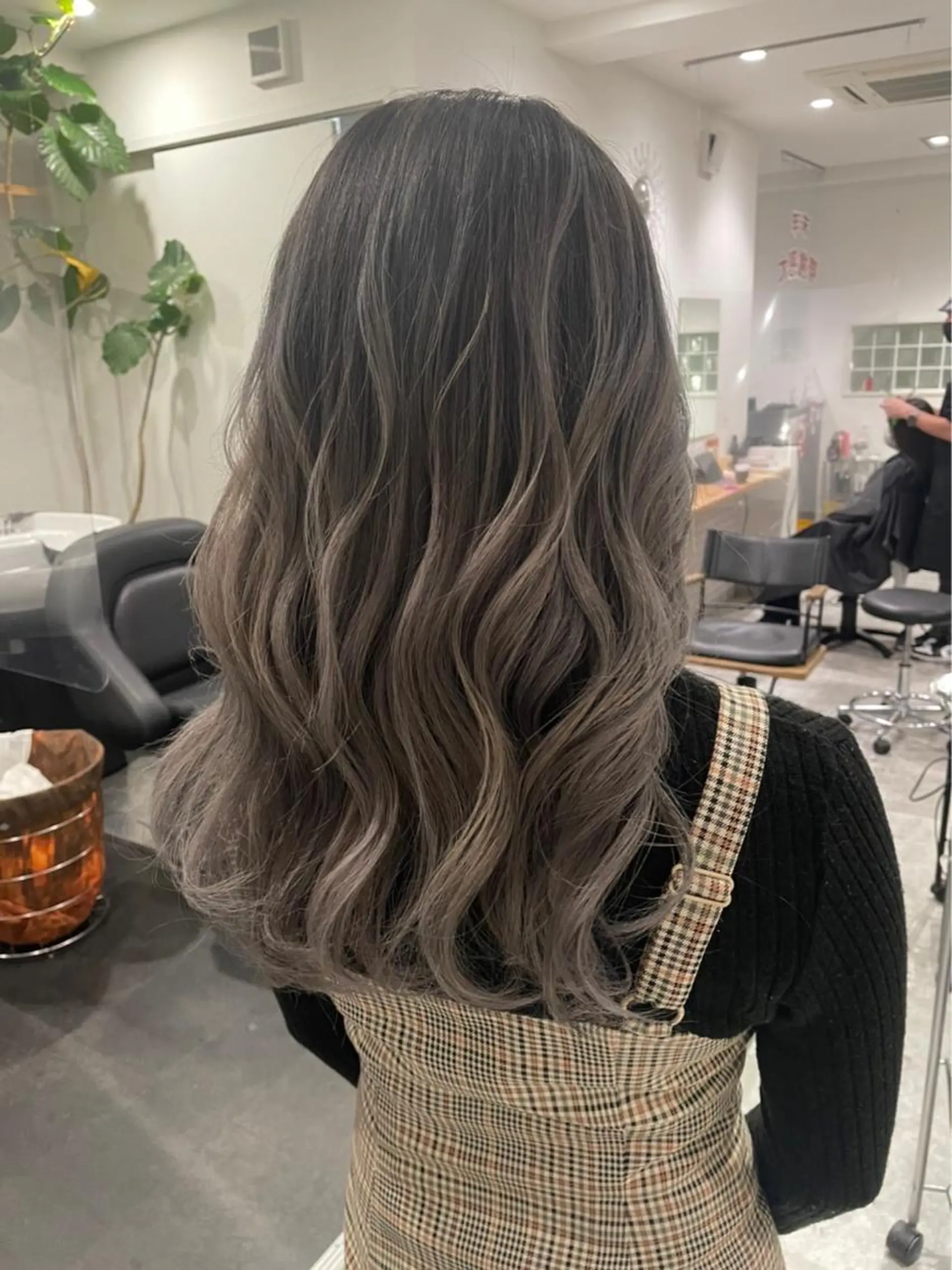 セミロング カラー バレイヤージュ レイヤーカット JIL BLAN 京都所属・RU RIのヘアスタイル