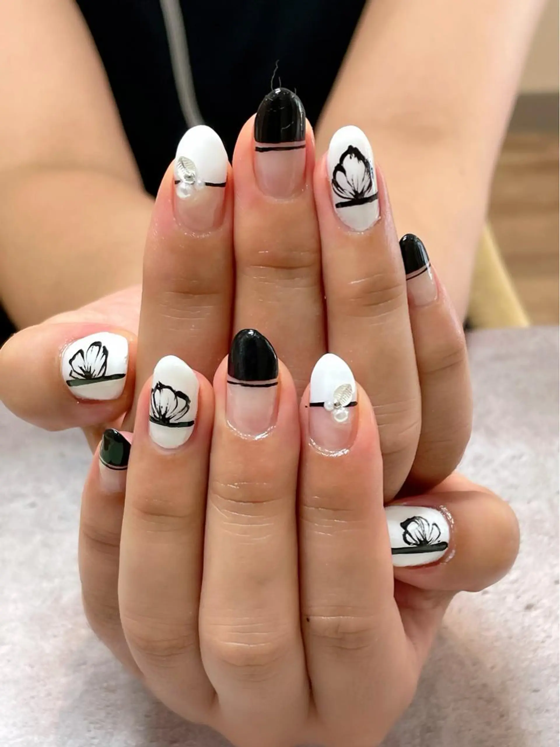 ネイル ニュアンスネイル オフィスネイル スカルプネイル シンプルネイル SINCERELY シンシアリー🌈のマツエク・マツパデザイン