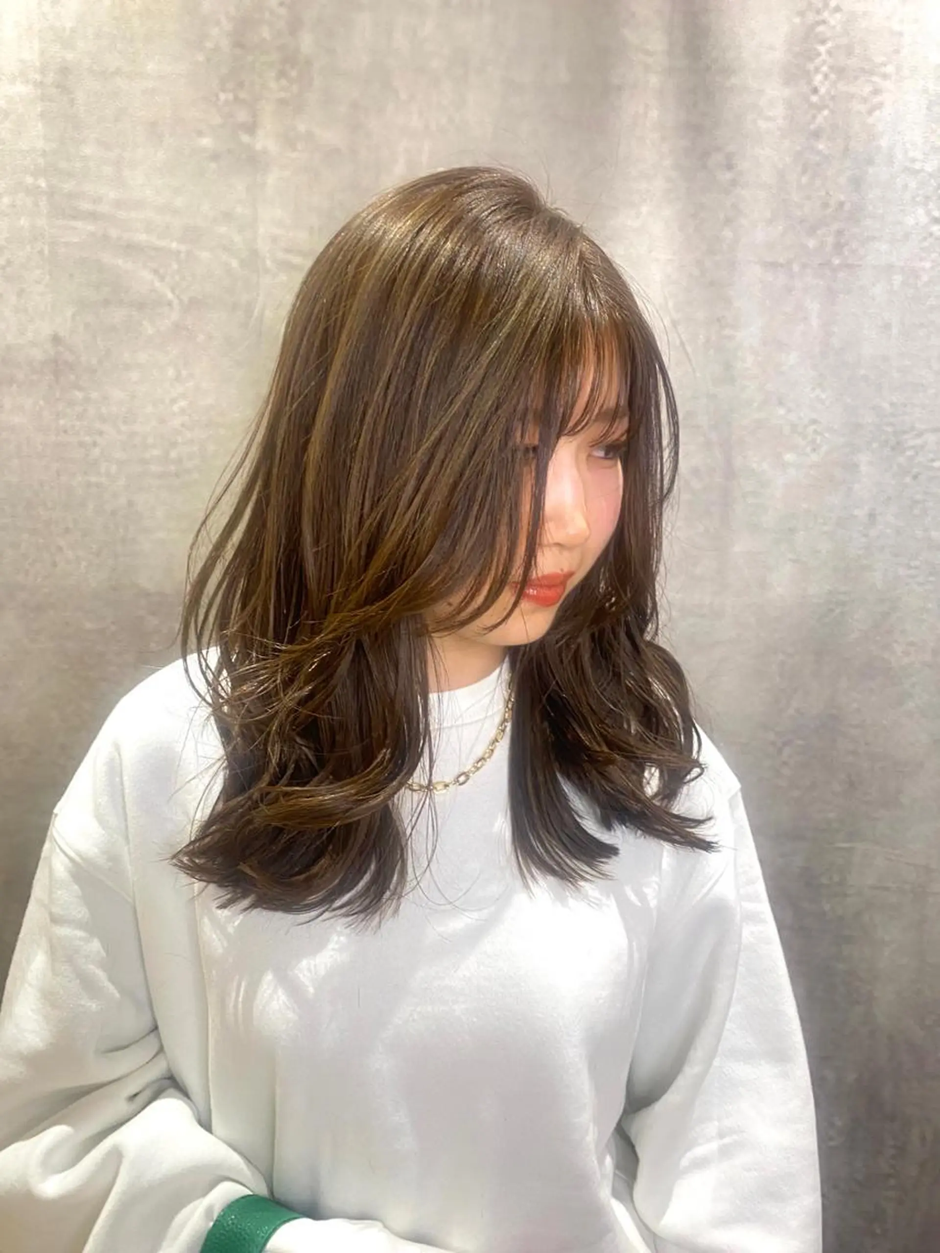 セミロング カラー 大口 楓のヘアスタイル