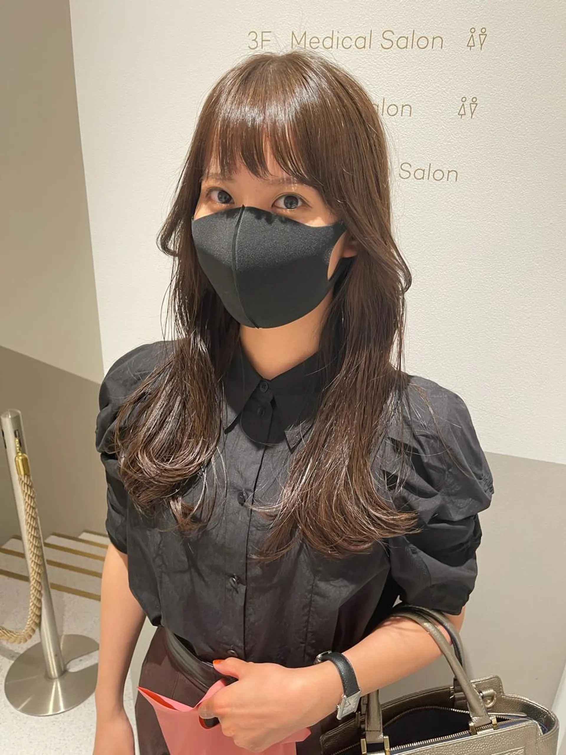セミロング カラー 透明感カラー イルミナカラー 顔まわりレイヤー 学生 髪質改善 カット ヘアカラー トリートメント ボブパーマ ウルフパーマのヘアスタイル