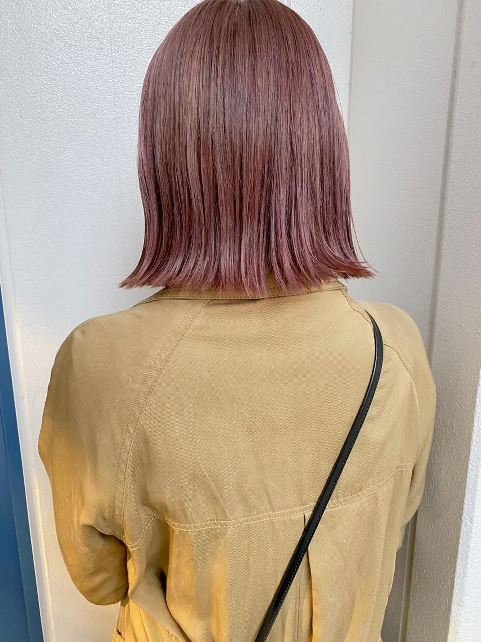 ミディアム カラー ショートボブ ベージュカラー ブリーチ ケアブリーチ 透明感カラー ヘアカラー a moment(モーメント)所属・蔵前 デザインカット KOBAYASHIのヘアスタイル