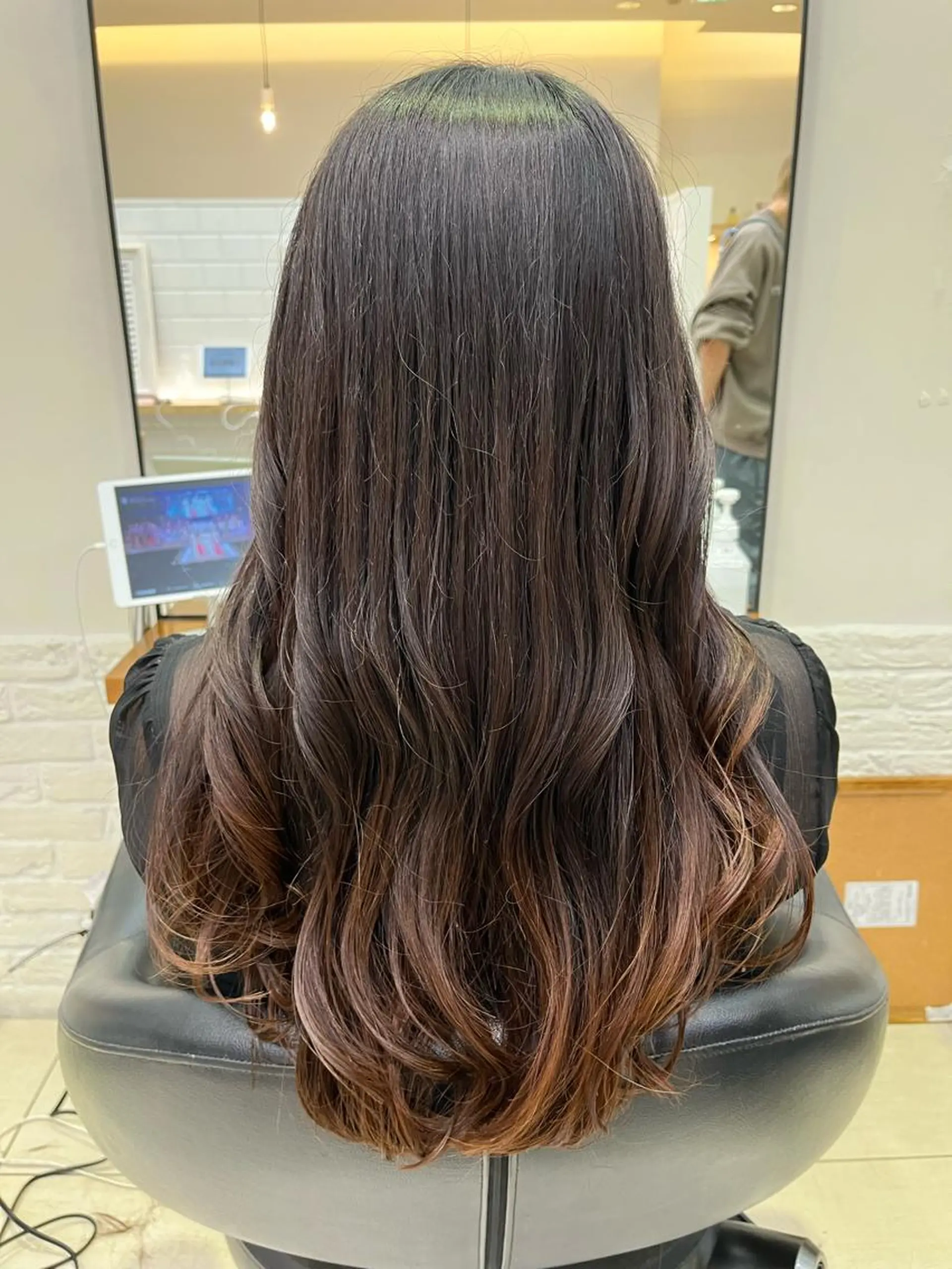 ロング カット トリートメント コテ巻き風パーマ🫧 麻尋のヘアスタイル