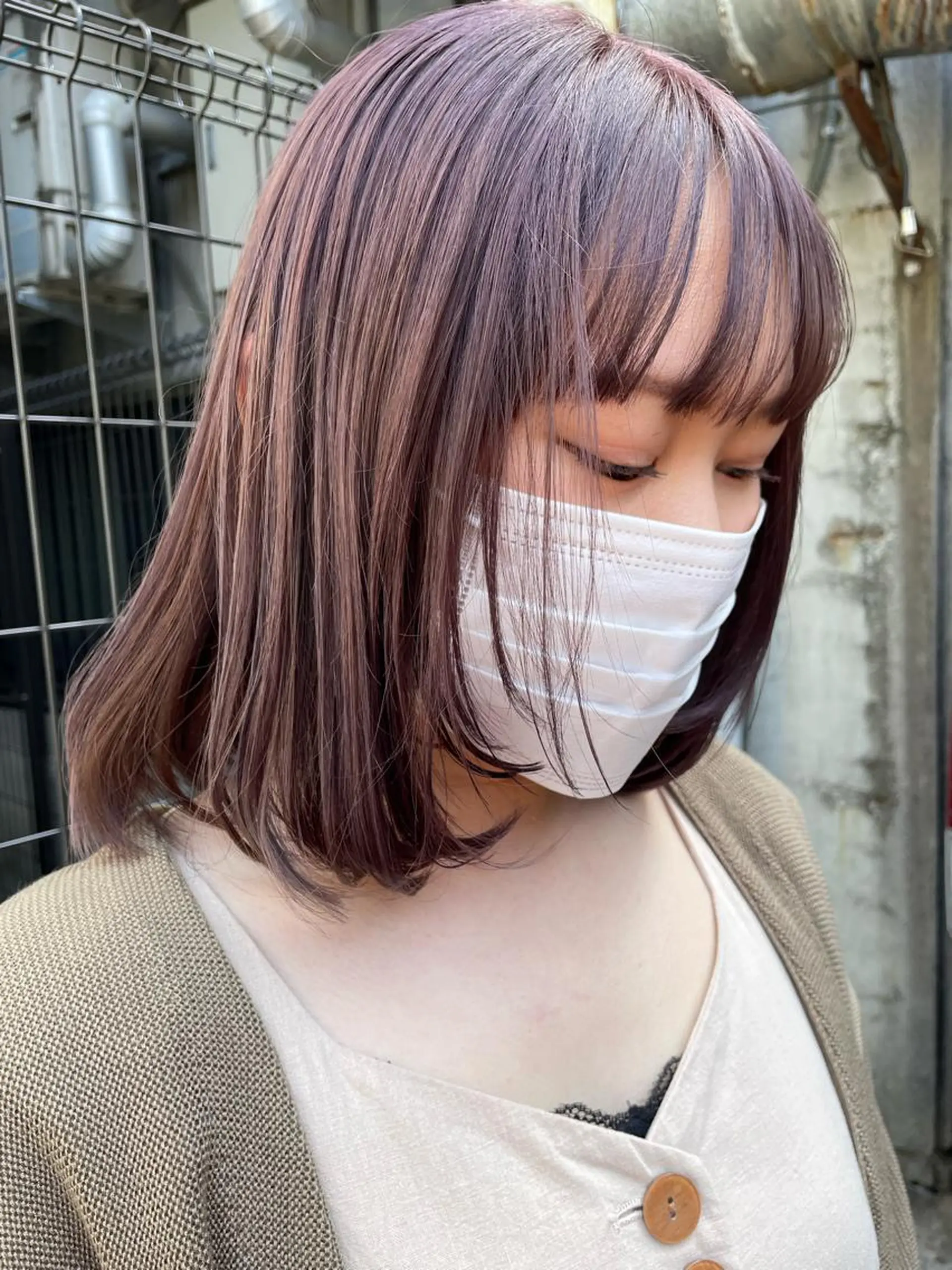 ミディアム カラー 透明感カラー tomo🍒パーマ ハイトーン似合わせのヘアスタイル