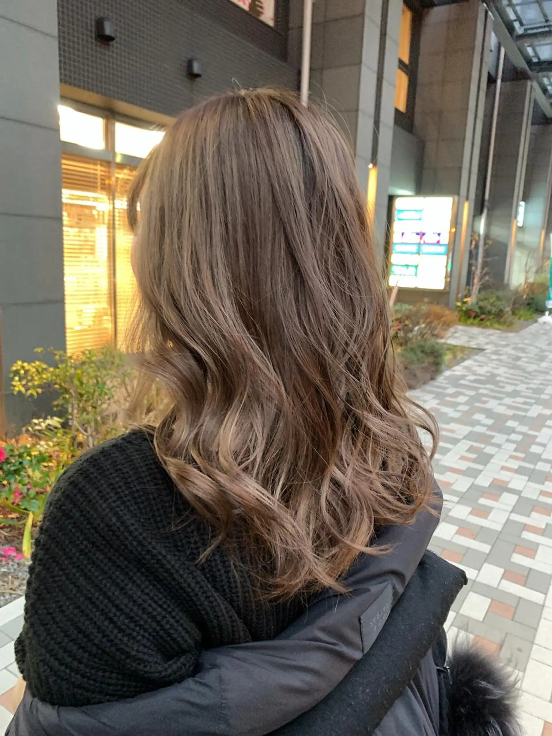 カラー アッシュ アッシュグレー アッシュグレージュ グレージュ ハイライトカラー レイヤー×縮毛矯正 深見 拓のヘアスタイル