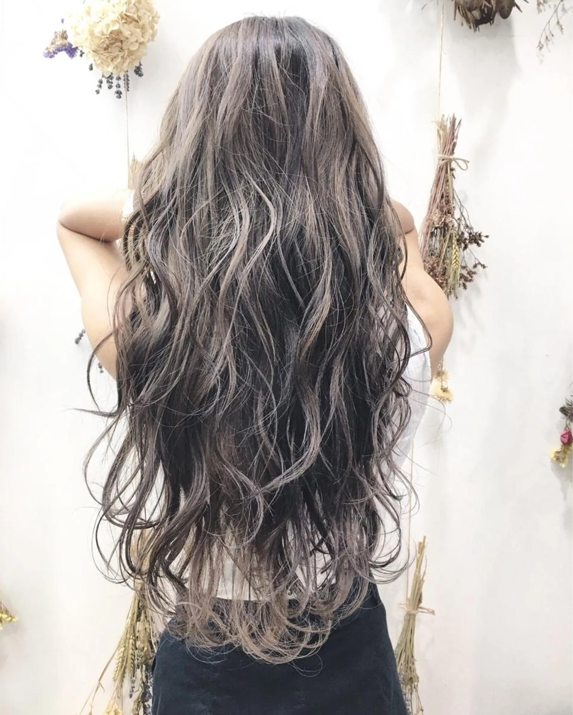ロング 髪質改善 縮毛矯正 トリートメント 酸熱トリートメント ヘアカラー トリートメント コテ巻き風パーマ 河島恭平のヘアスタイル