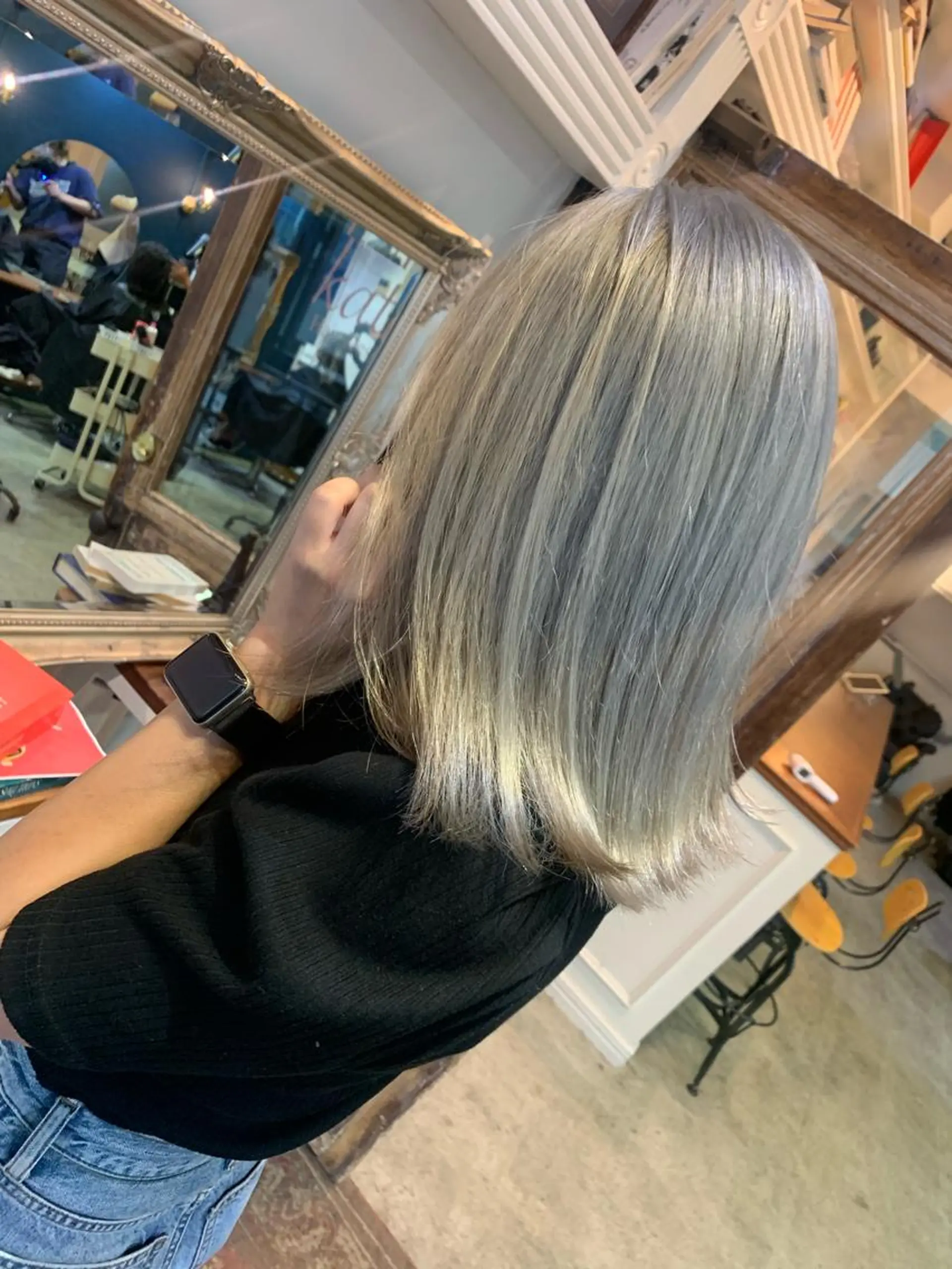セミロング アッシュ ヘアカラー トリートメント ヘッドスパ ヘアセット 山口 竣也のヘアスタイル