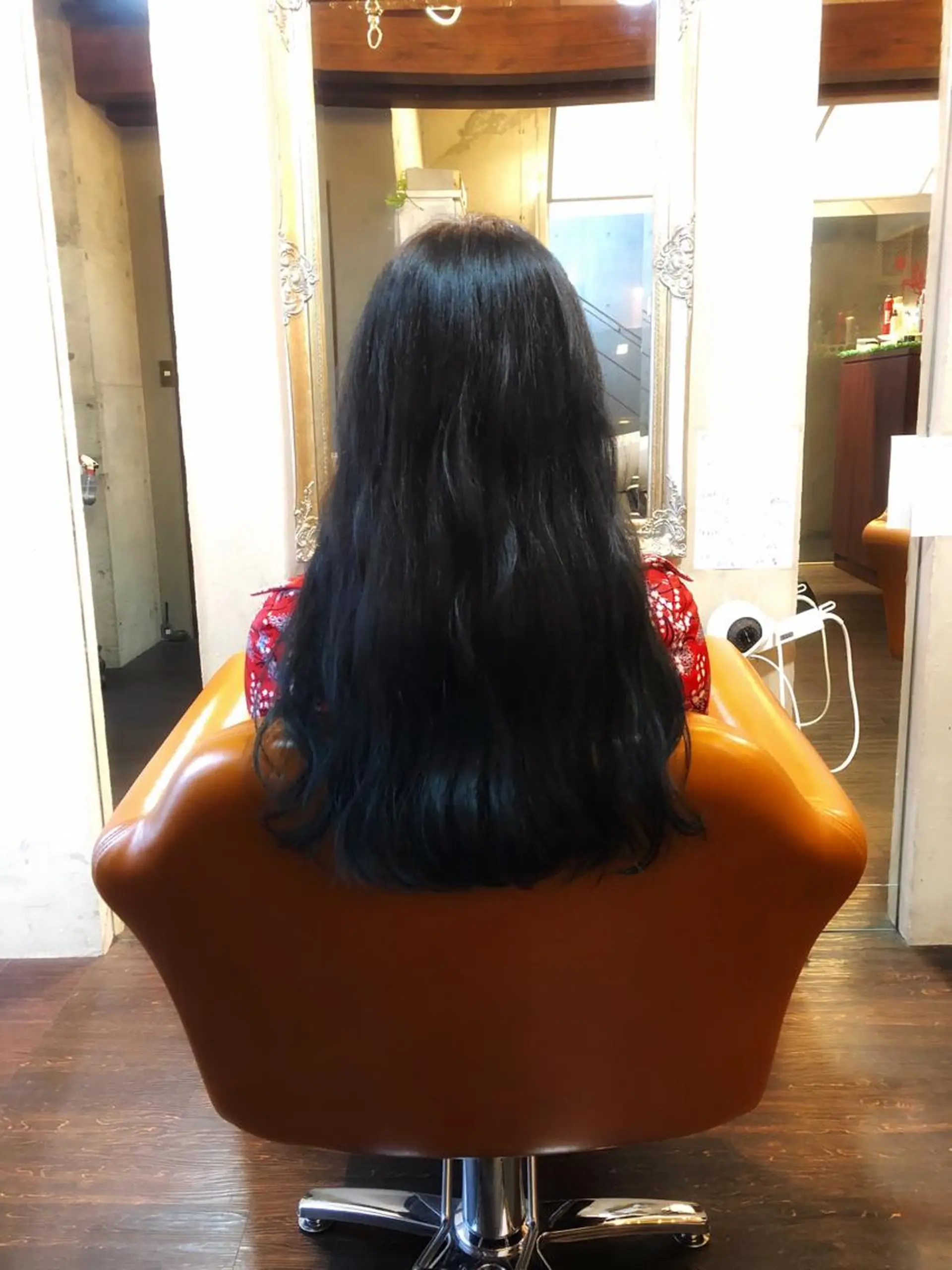 ロング カラー 黒髪 ブルーカラー ブルーブラック ネイビーカラー 是枝 さくらのヘアスタイル