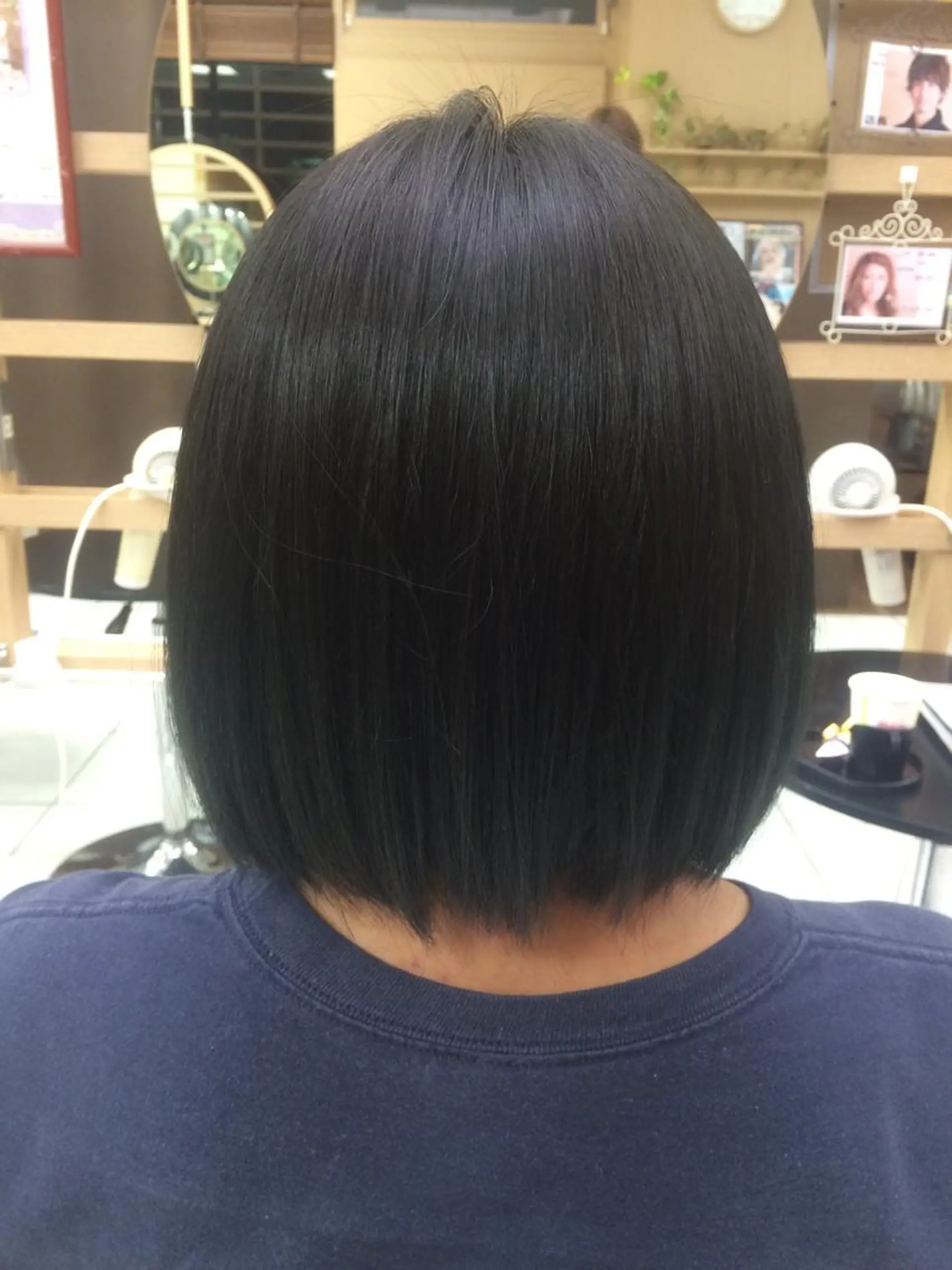カラー アッシュ 黒髪 松下 輝璃のヘアスタイル
