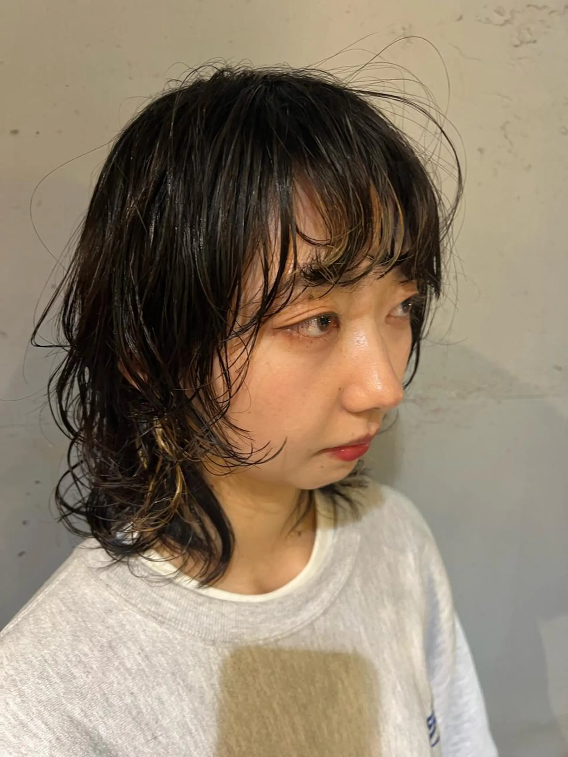 ミディアム カラー パーマ ミディアムパーマ ウルフカット カット パーマ トリートメント 小笠原 悠斗のヘアスタイル