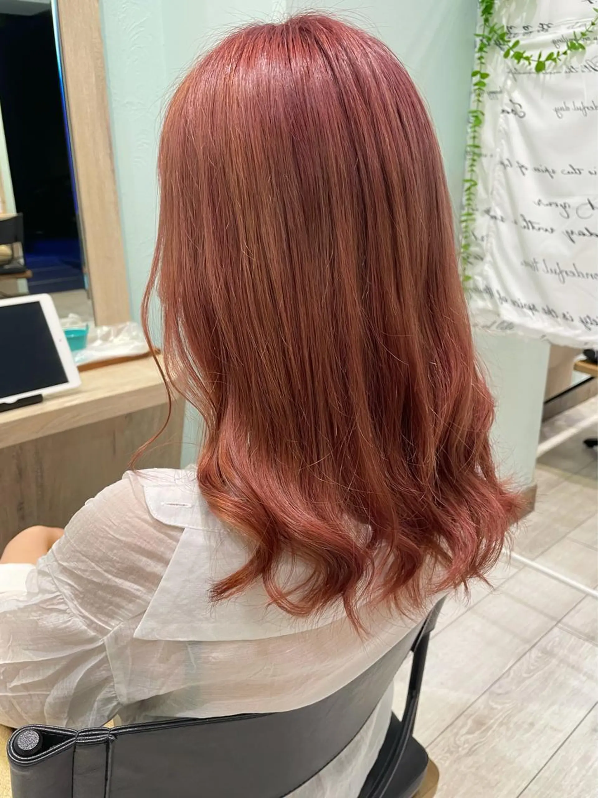 セミロング カラー ベージュカラー ピンクカラー ピンクベージュ ヘアカラー トリートメント 佐藤 魁人のヘアスタイル