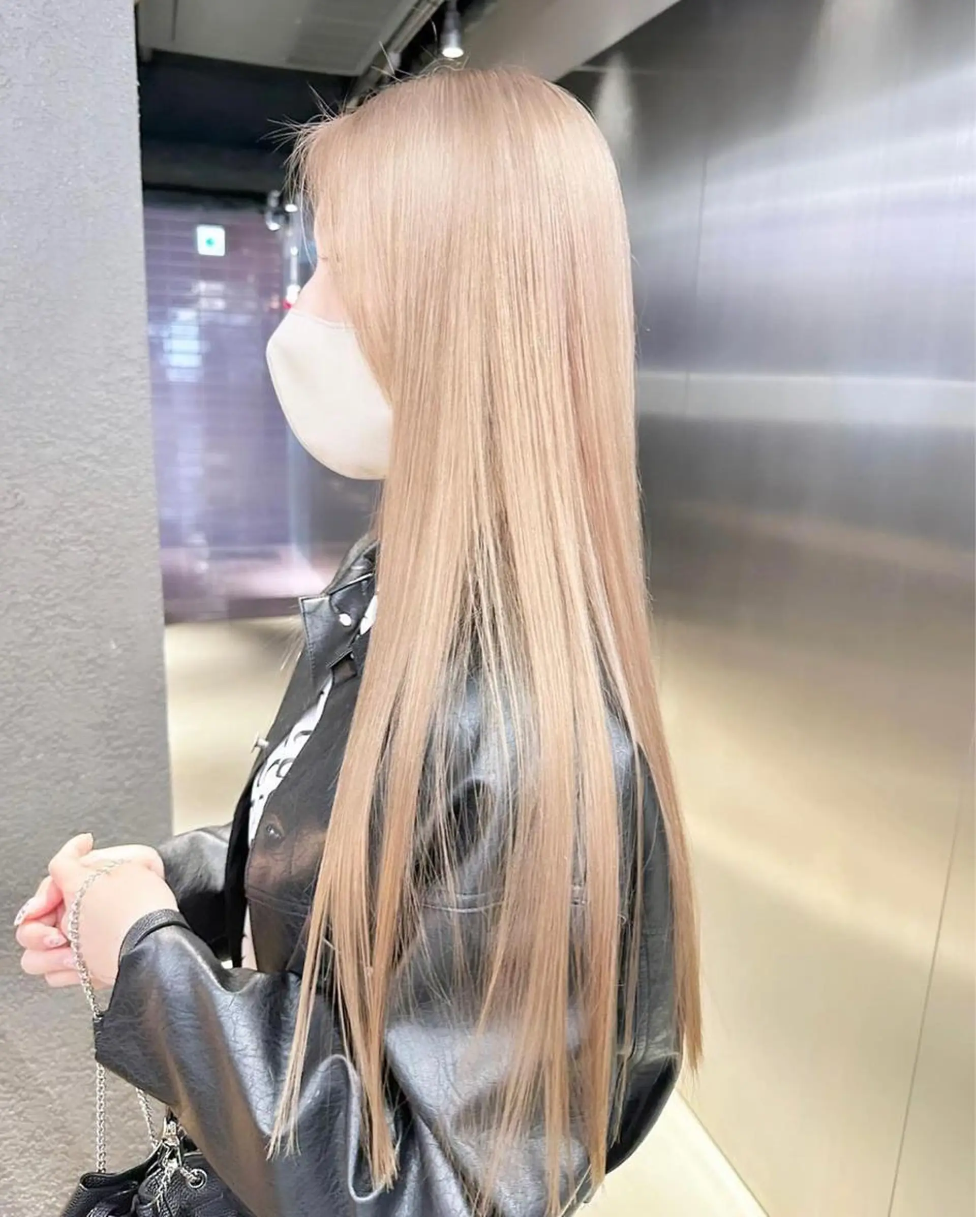 ロング カラー ブリーチ レイヤーカット トリートメント ハイトーン/ 縮毛矯正のヘアスタイル