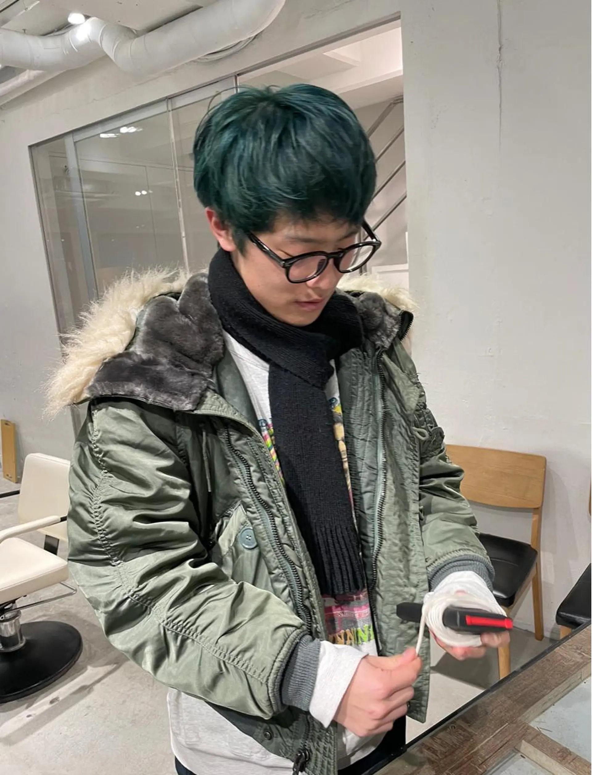 ショート カラー メンズ メンズバレイヤージュ メンズブリーチ センターパート フェードカット メンズハイライト ヘアカラー トリートメント ヘアセット スパイラルパーマ 🌐hina⭐️のヘアスタイル