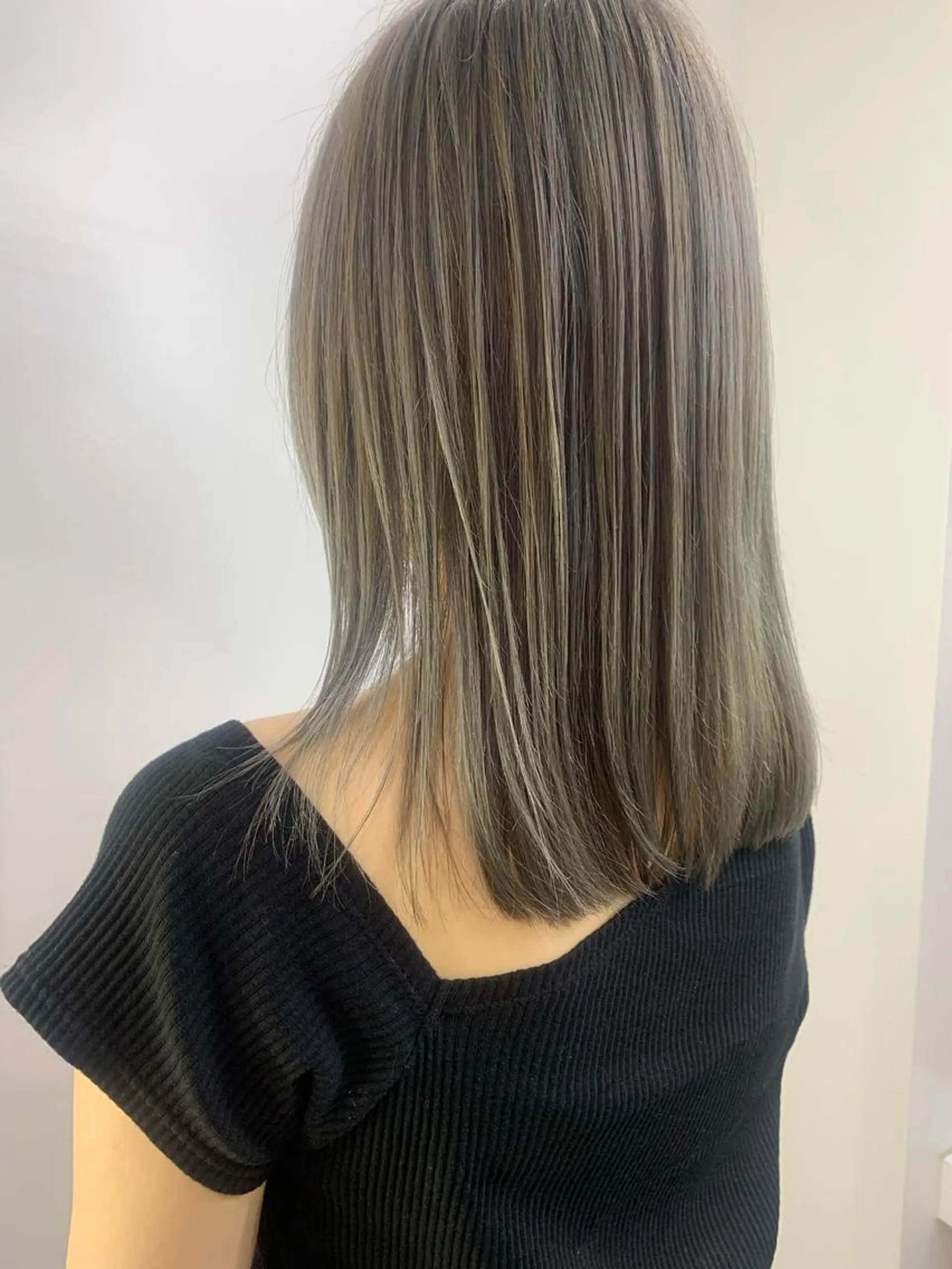 セミロング カット ヘアカラー 🧨ブリーチー×ボブ レイヤー💎じゅえるのヘアスタイル