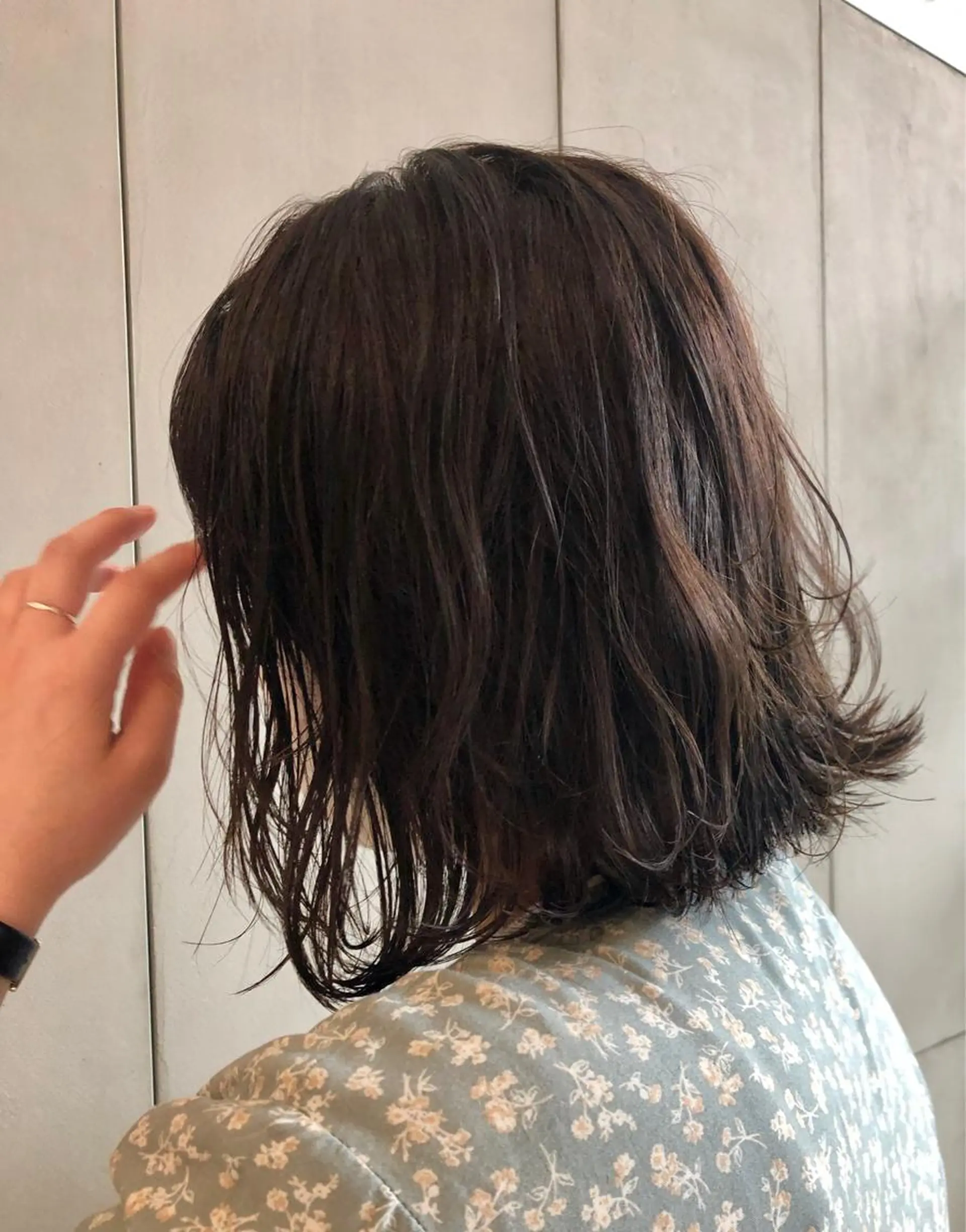 ミディアム カラー アッシュ 古屋 花織のヘアスタイル