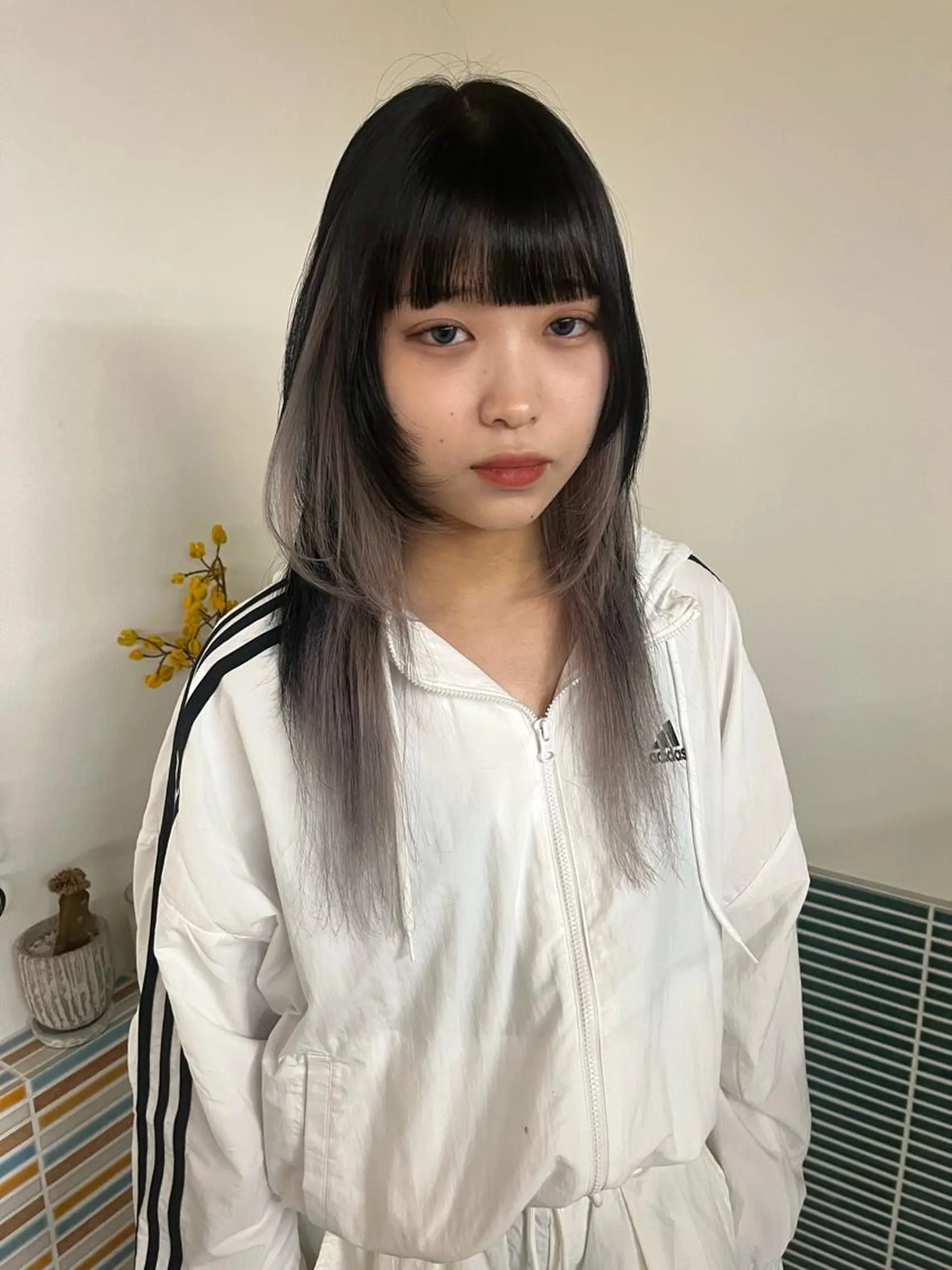 セミロング カラー ブリーチ 顔まわりレイヤー レイヤーカット ヘアカラー トリートメント 🩷ハイトーン透明感 レイヤー🩷ユリカのヘアスタイル