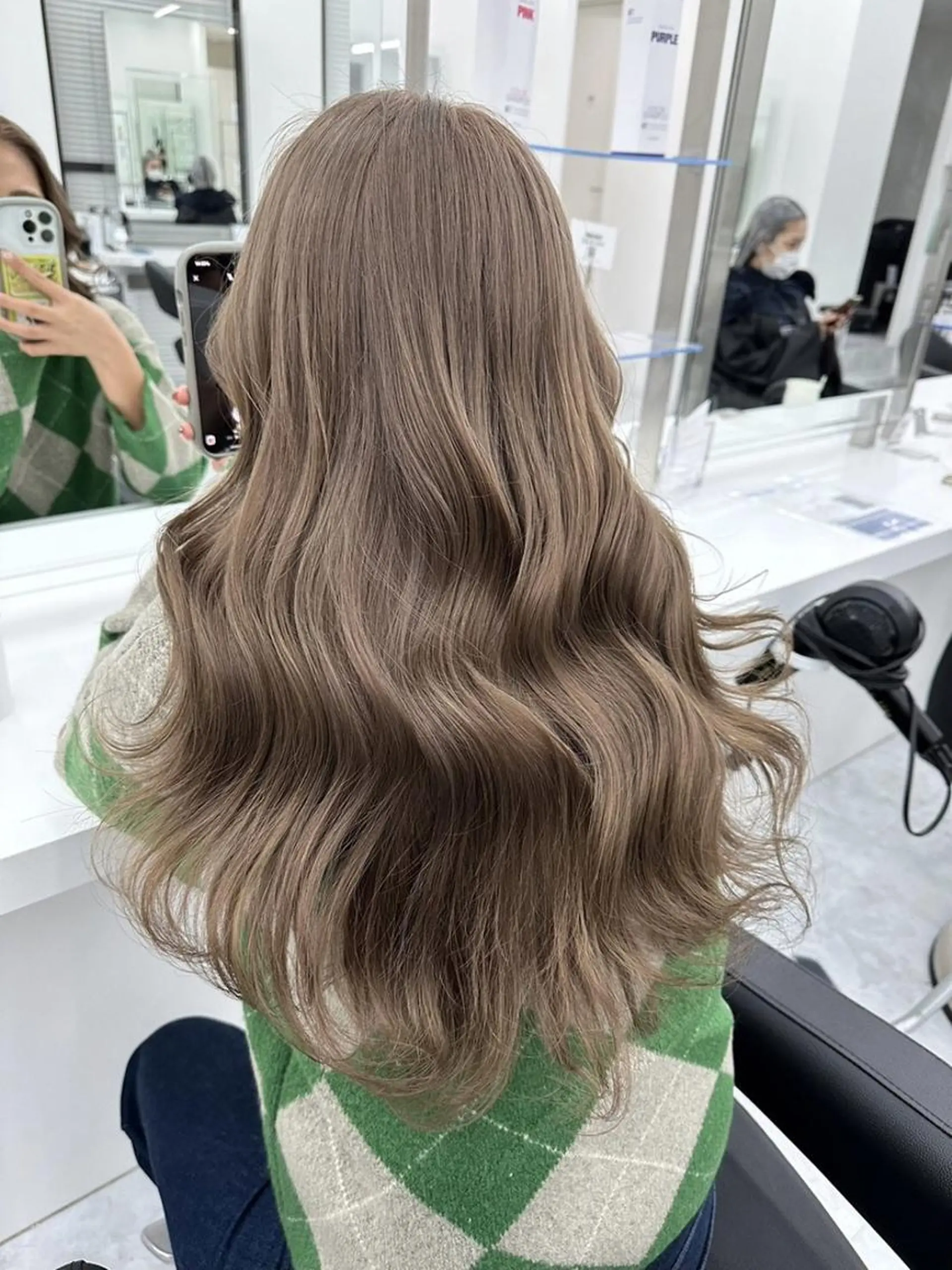 ロング ヘアアレンジ カラー 🥨ベージュ/グレー ジュ/moe🥨のヘアスタイル