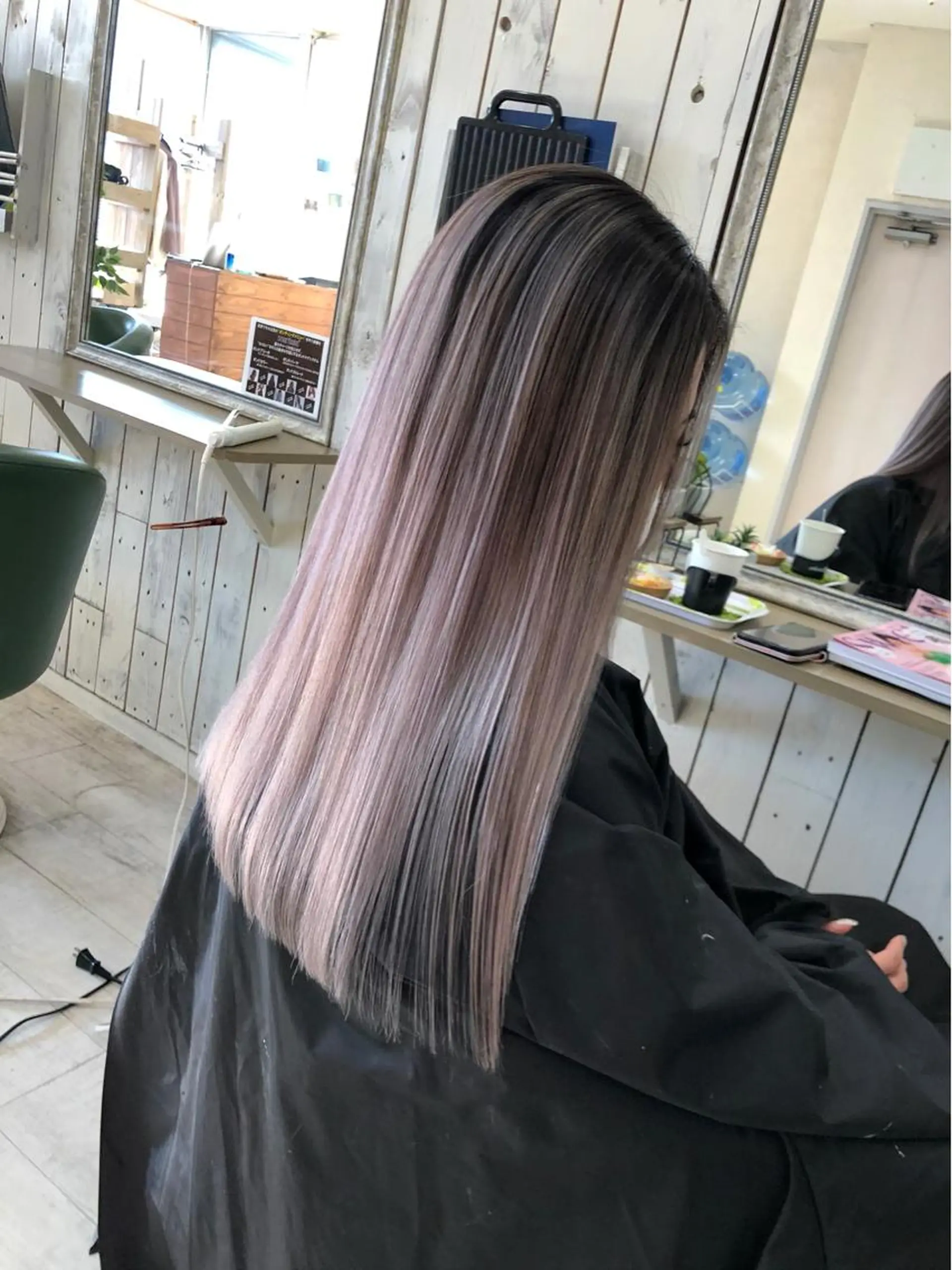 ロング カット ヘアカラー 韓国レイヤー外国人風 透明感カラー髪質改善のヘアスタイル
