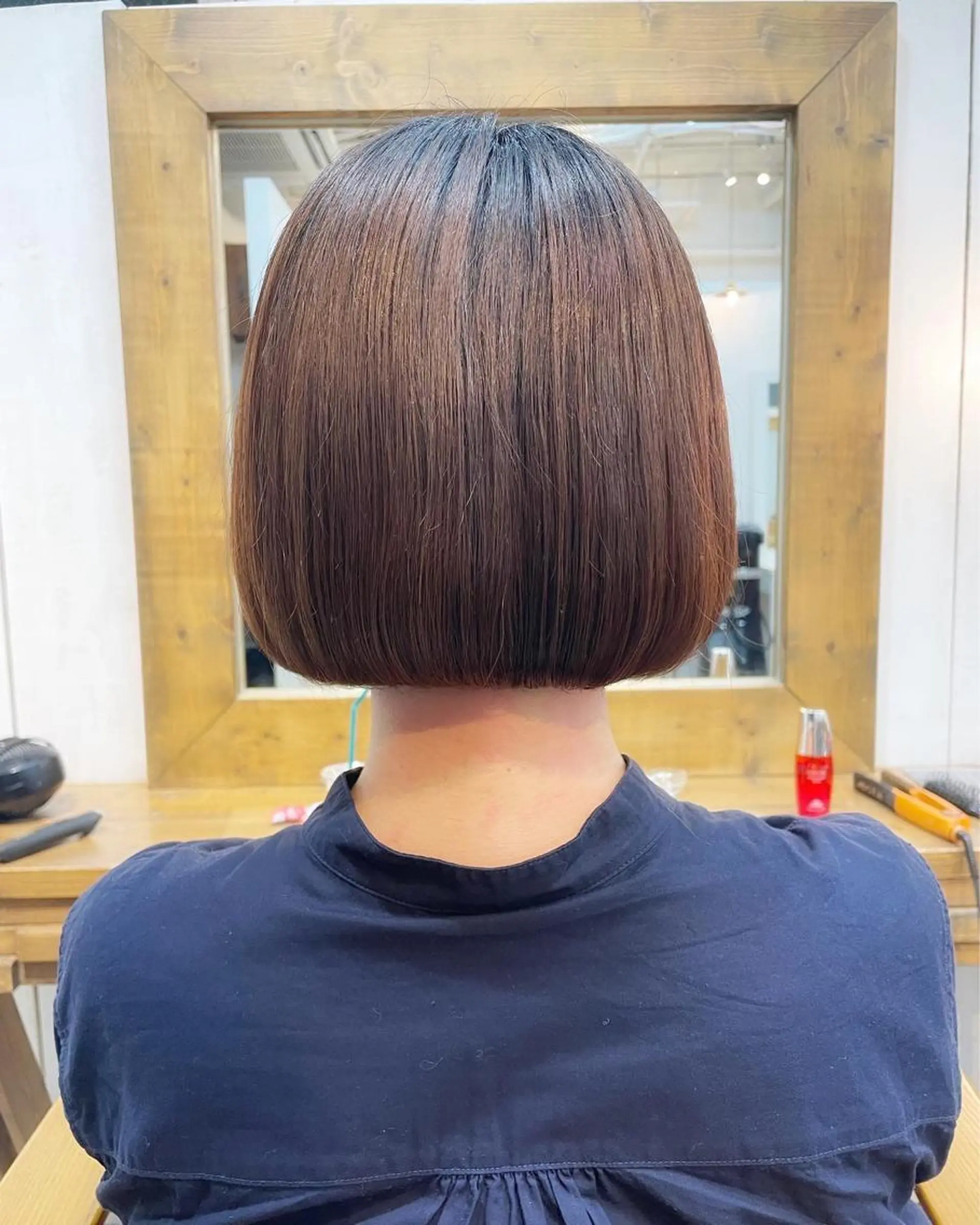 ショート カラー ショートレイヤー 丸みショート グラデーションカラー くびれヘア くせ毛 カット ヘアカラー newline銀座所属・銀座ショート/ 大人ショート/金子涼のヘアスタイル