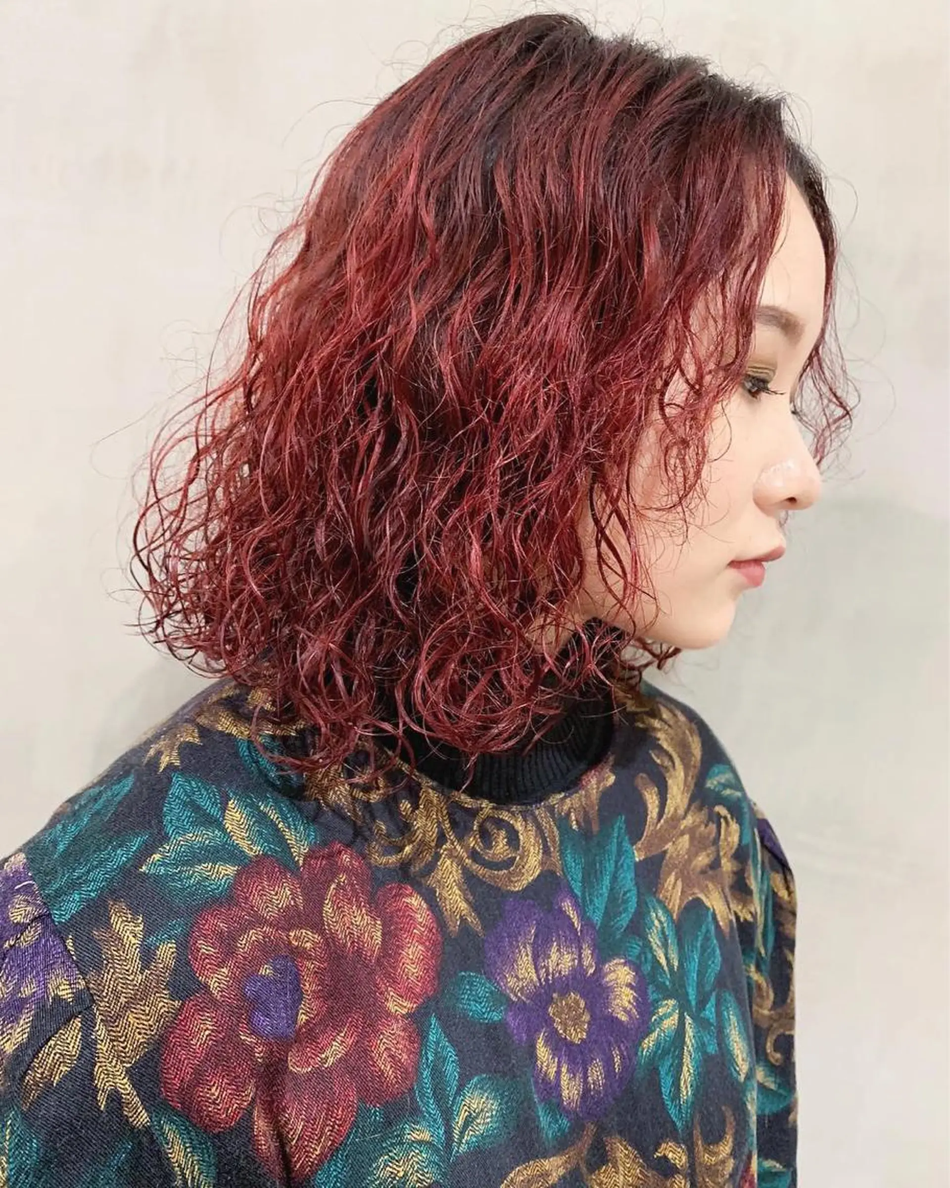 ミディアム カラー パーマ ヘアカラー トリートメント 優 作のヘアスタイル