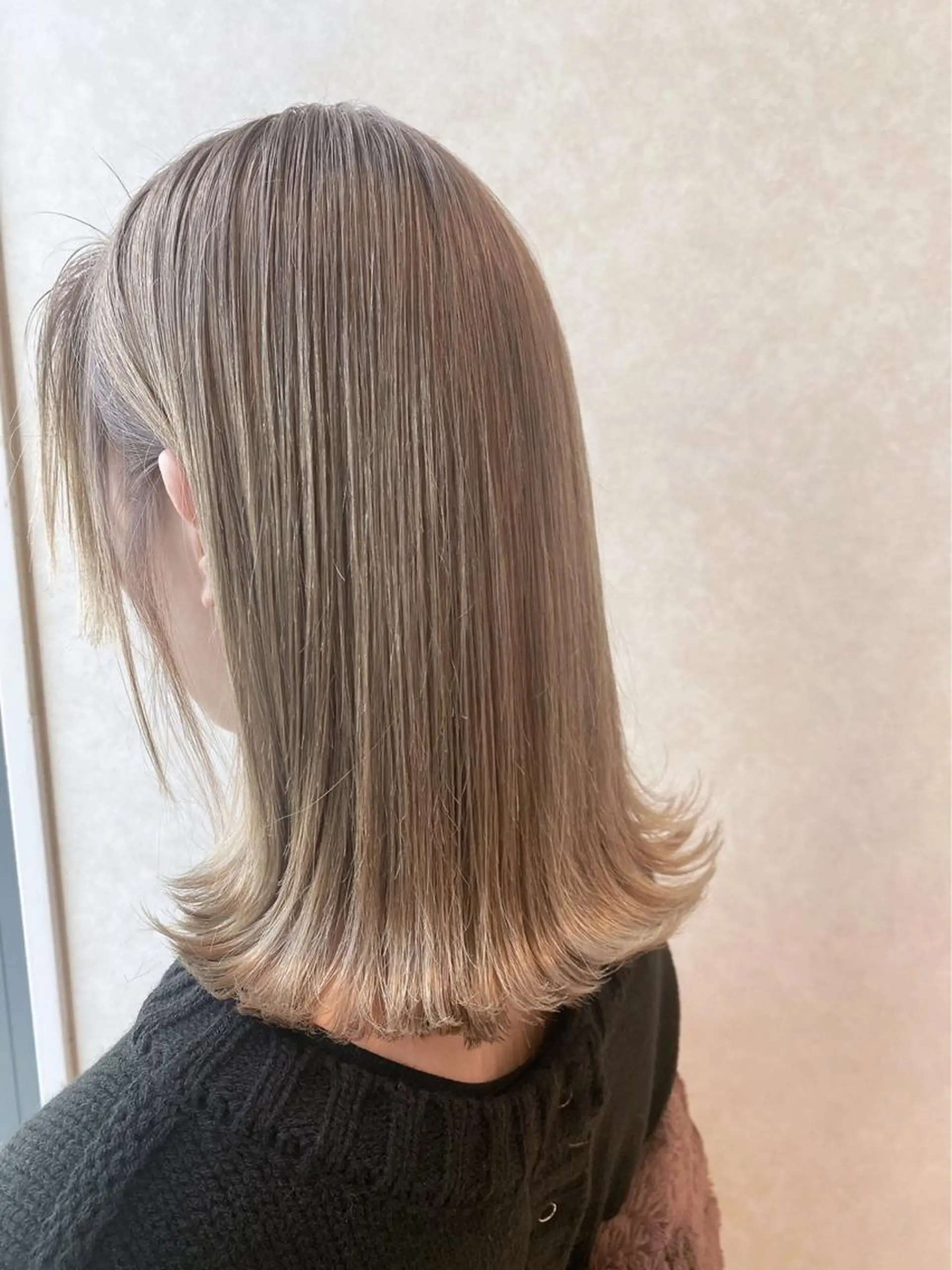 ミディアム カラー ベージュカラー ハイトーンカラー 韓国風レイヤーカット 💎髪質改善"yuiのヘアスタイル