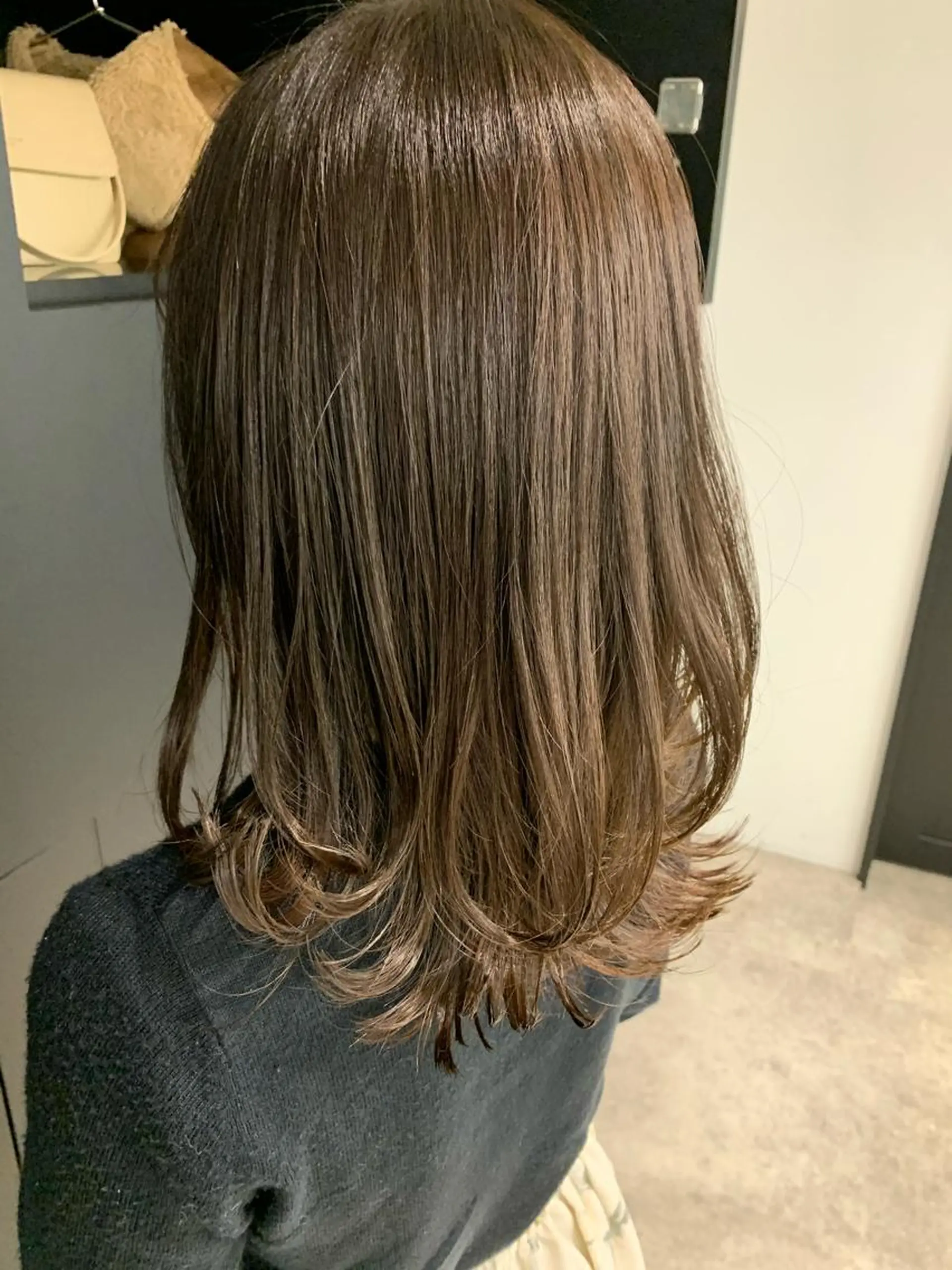 セミロング カラー アディクシーカラー アッシュ アッシュグレー バレイヤージュ ベージュカラー サイドバング 🇰🇷沼田　拓斗のヘアスタイル
