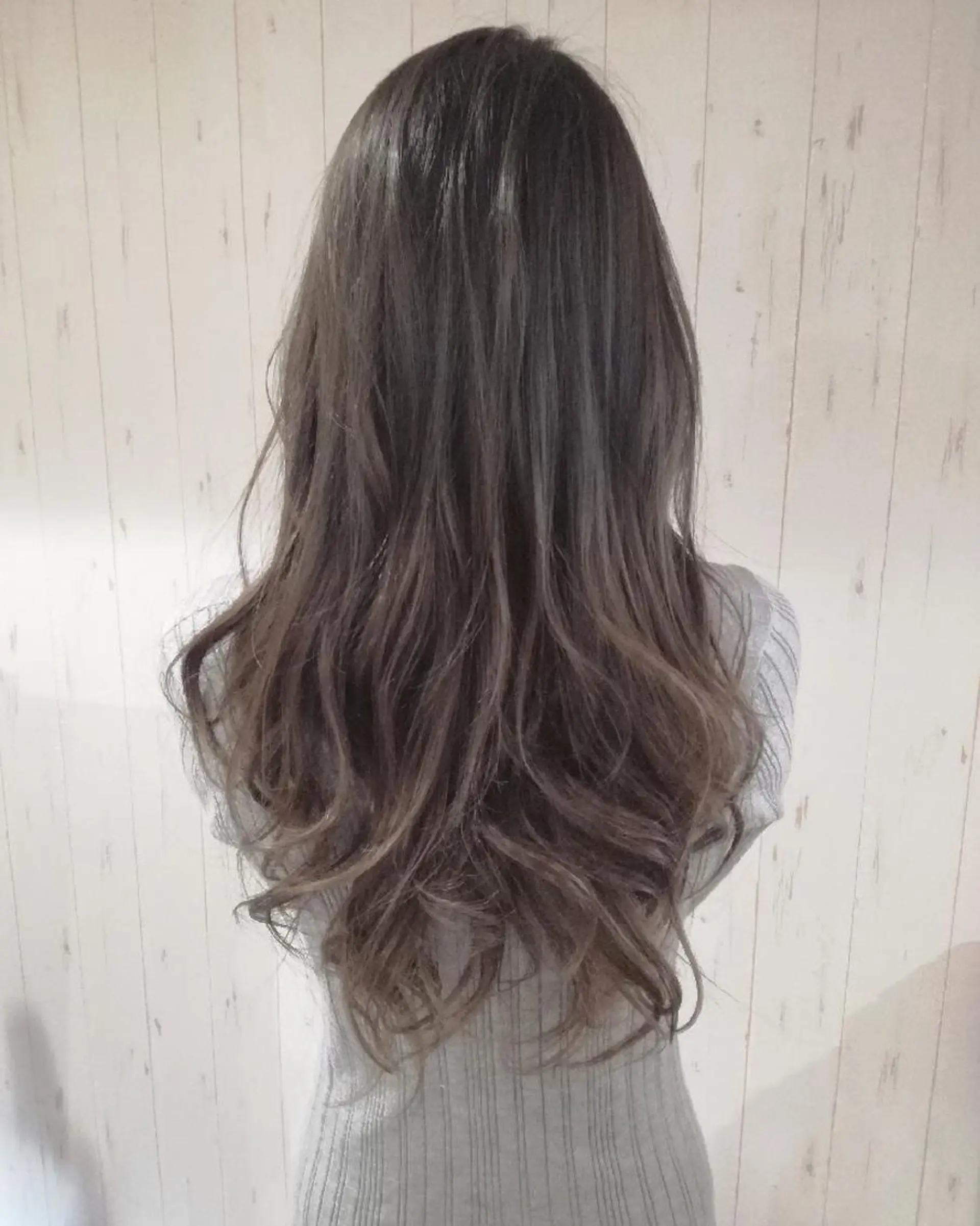 ロング カラー アッシュ アッシュグレー グラデーションカラー 西川 敏夫のヘアスタイル