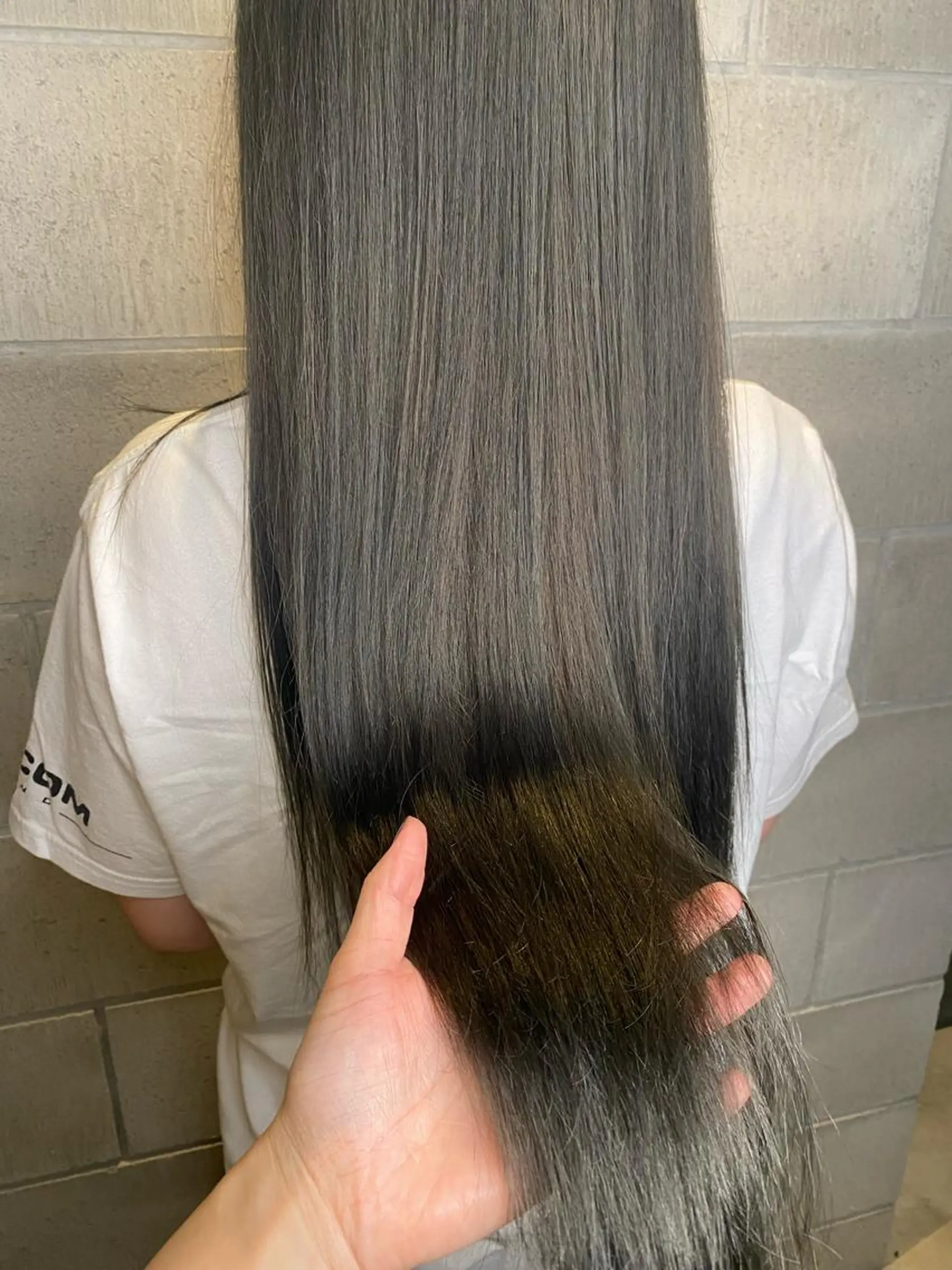 ロング 艶髪・透明感カラー・ 韓国ヘア・Yuriのヘアスタイル