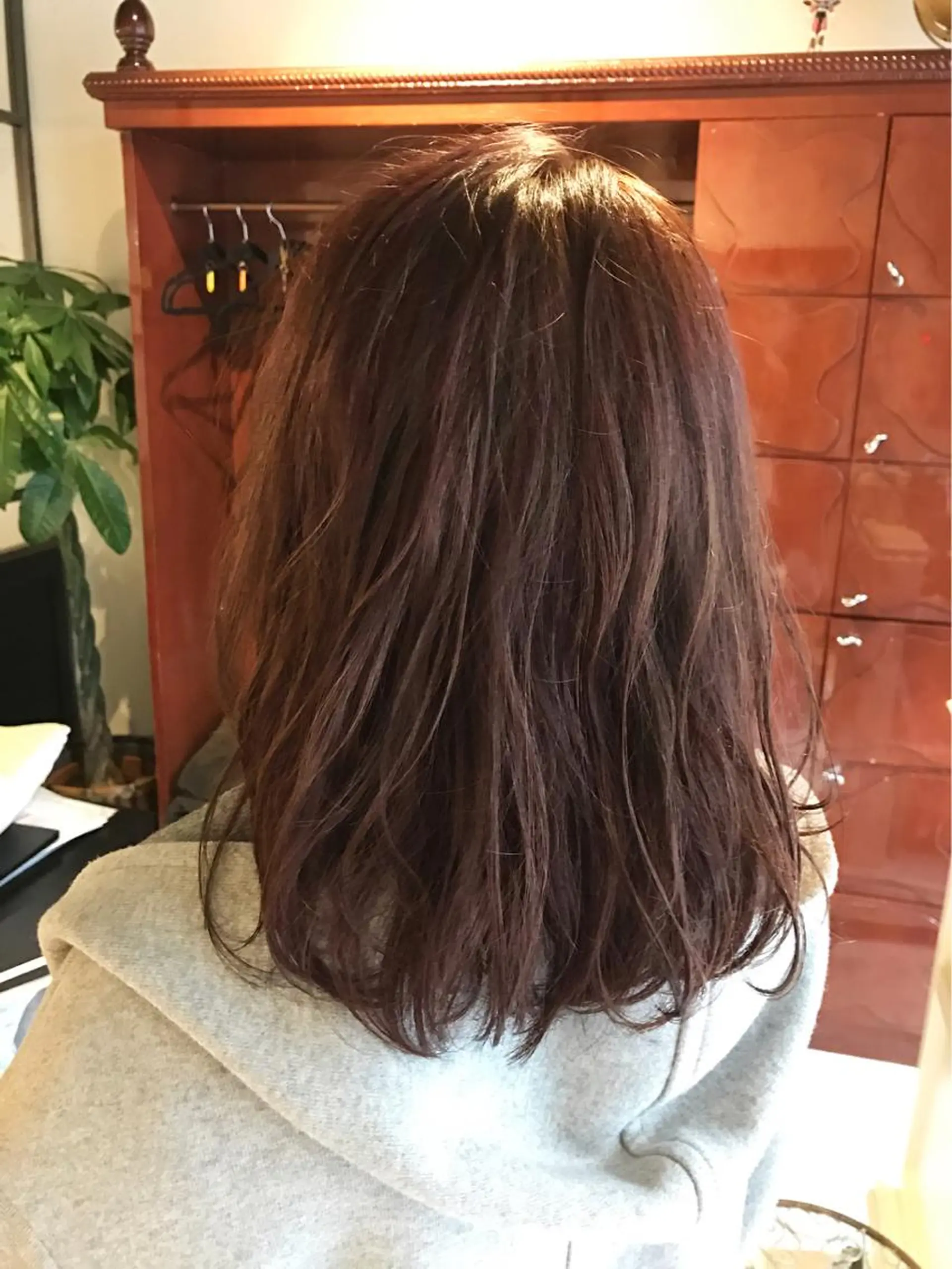 ミディアム カラー グレージュ ピンクカラー アピール欄に重要な お知らせがありますのヘアスタイル