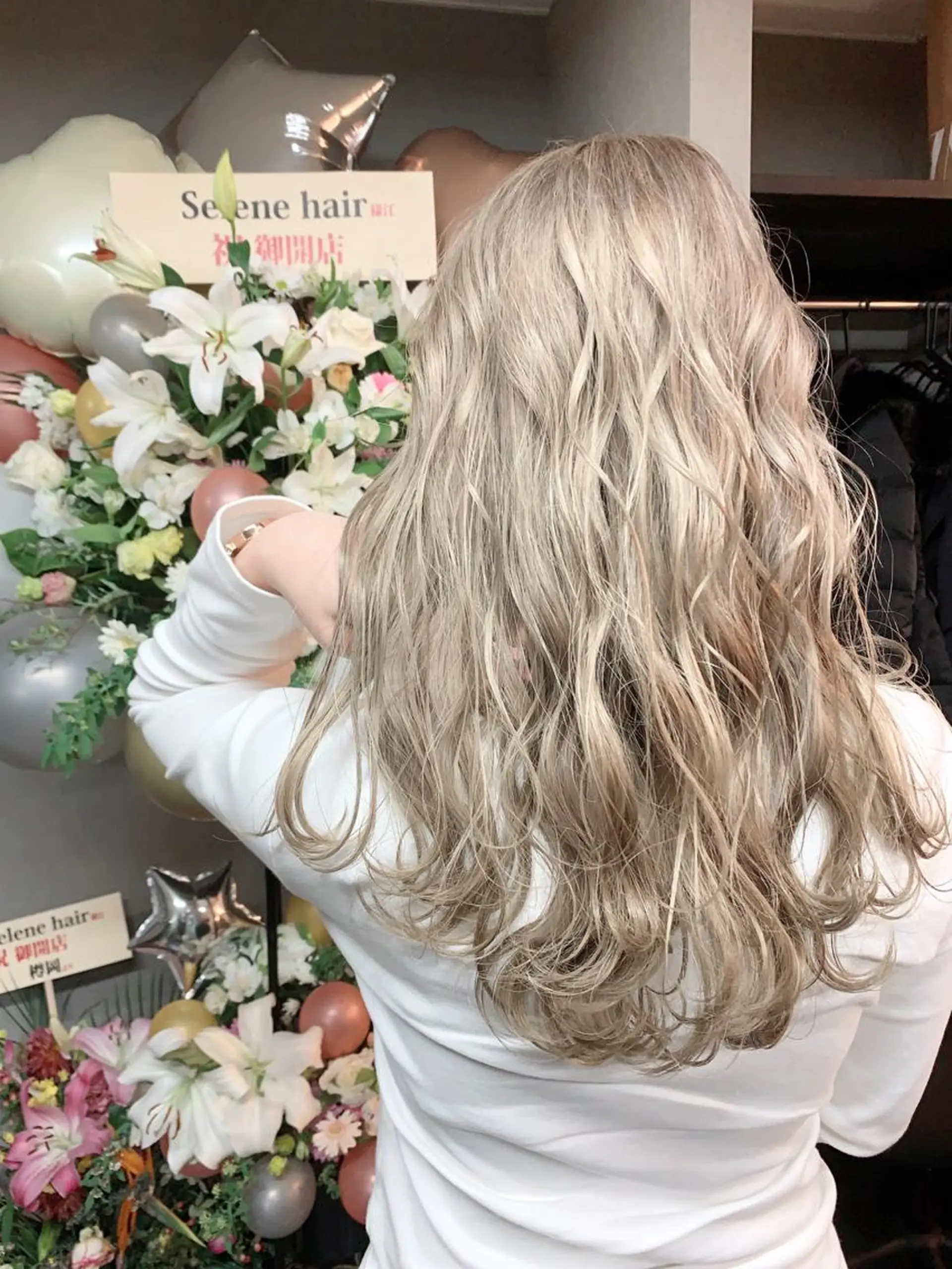 ロング アッシュ ハイライト レイヤーカット ヘアカラー トリートメント Selene hair OSAKAのヘアスタイル