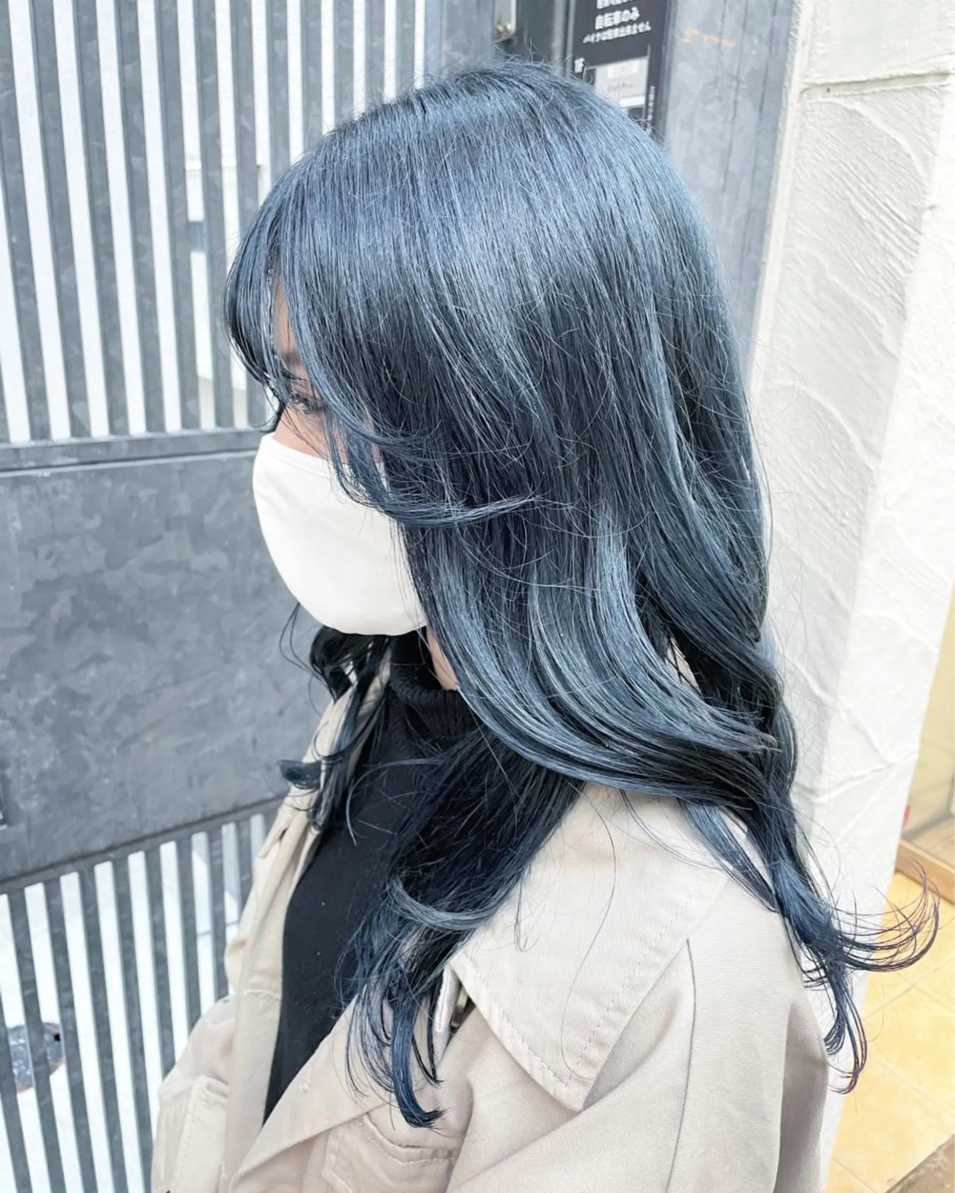 セミロング カラー 黒髪 ブルーカラー ブルーブラック ネイビーカラー レイヤー＆ブリーチ 職人✂︎藤澤一成😊のヘアスタイル
