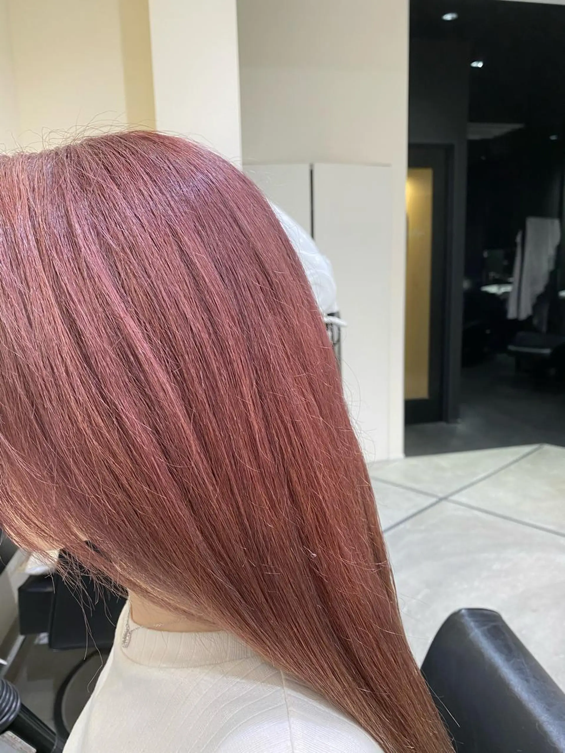 セミロング カラー ダブルカラー 丸尾 沙弥香のヘアスタイル