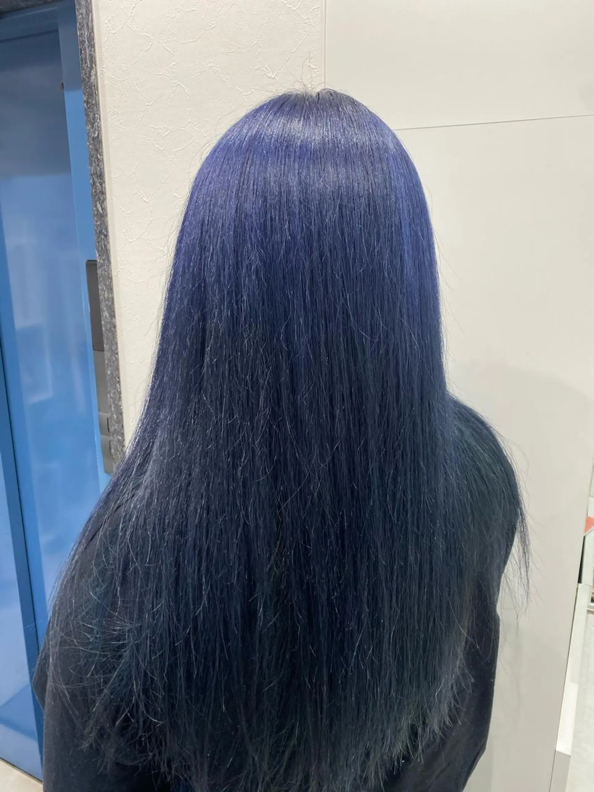 セミロング カラー ブリーチ ブルーカラー hair Freak所属・佐藤 祥太のヘアスタイル