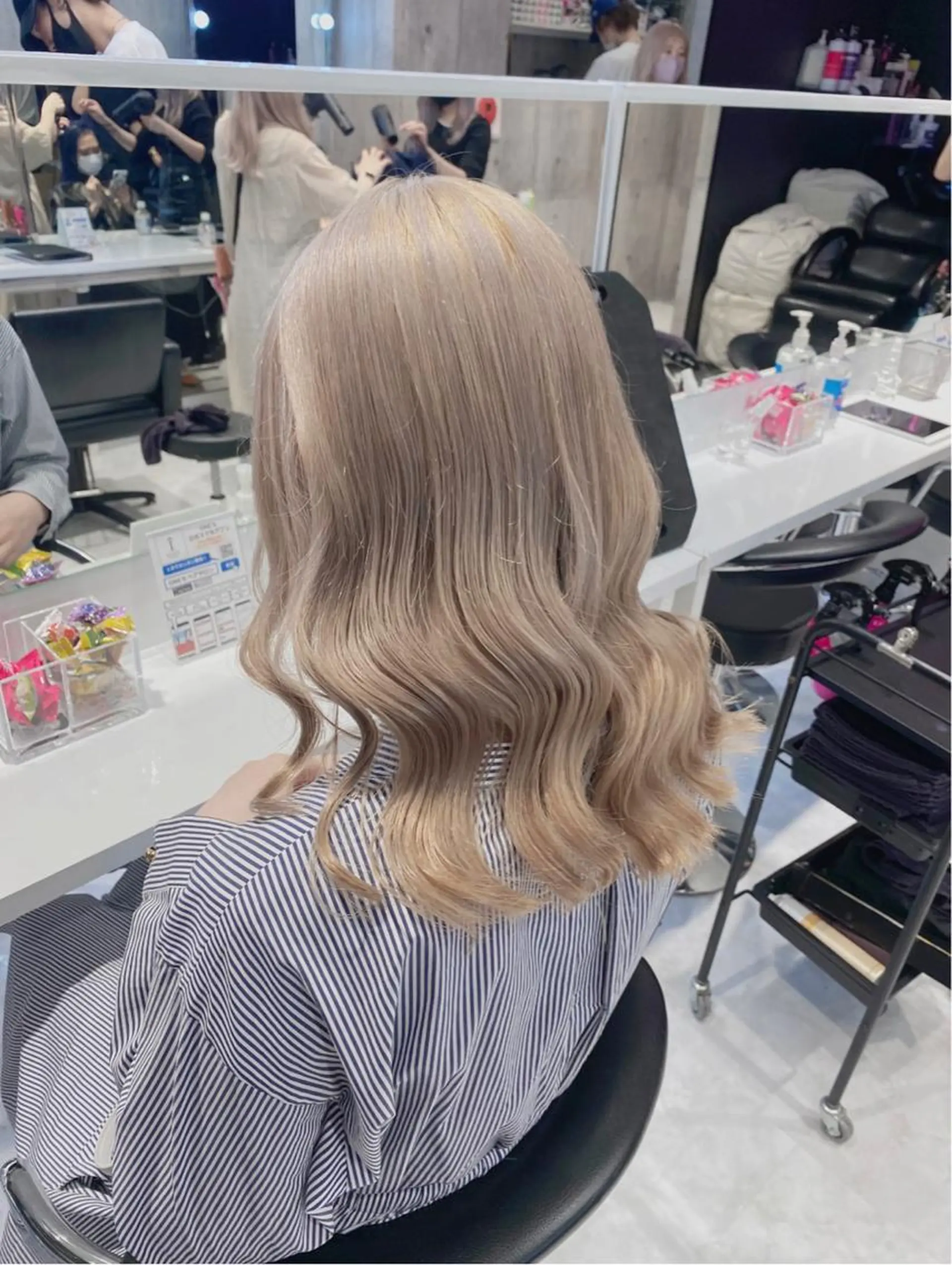 セミロング カラー ヘアアレンジ メンズ メンズバレイヤージュ メンズブリーチ メンズハイライト メンズハイトーン メンズインナーカラー ヘアカラー トリートメント ヘアセット ハイトーン×韓国ヘア 💍tiam💍のヘアスタイル