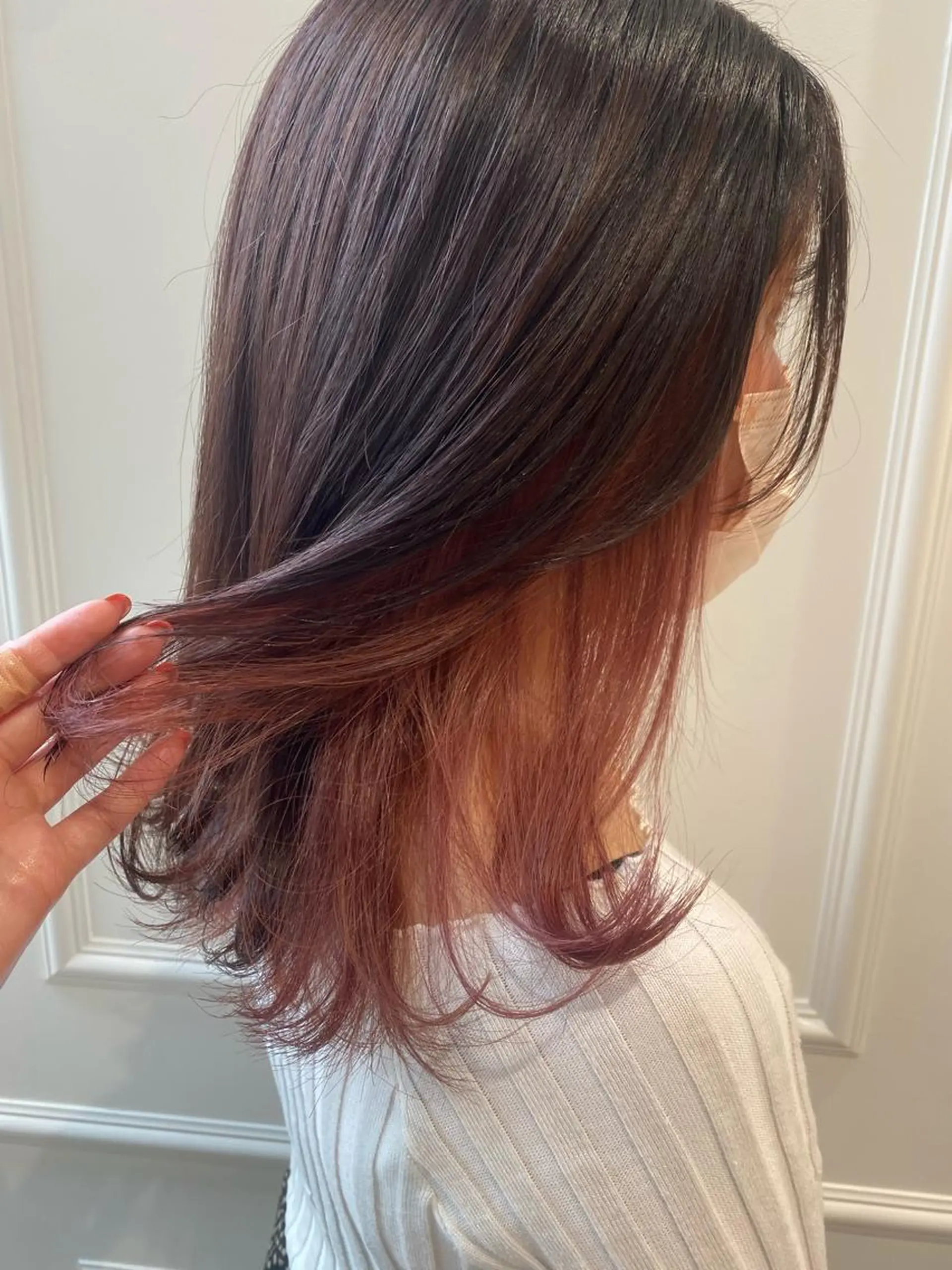 セミロング カラー インナーカラー ピンクカラー カット ヘアカラー ベージュ/インナー カラー🤍Rieのヘアスタイル