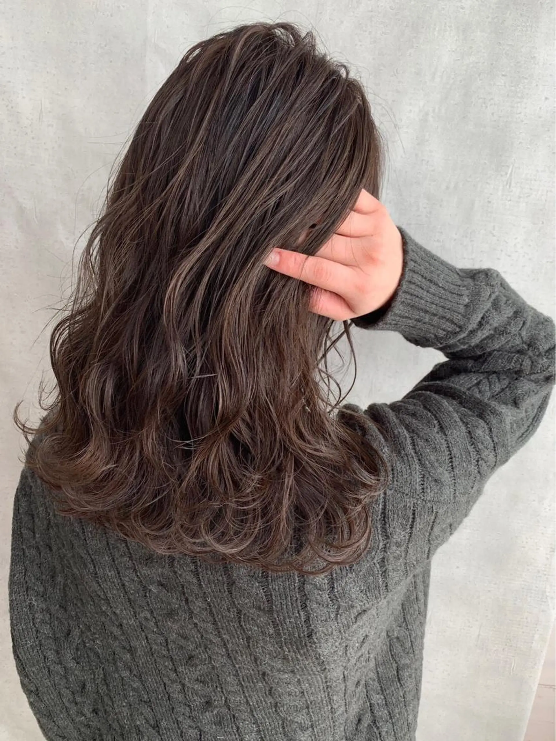 ミディアム カラー パーマ グレージュ _ WHITE三宮店のヘアスタイル