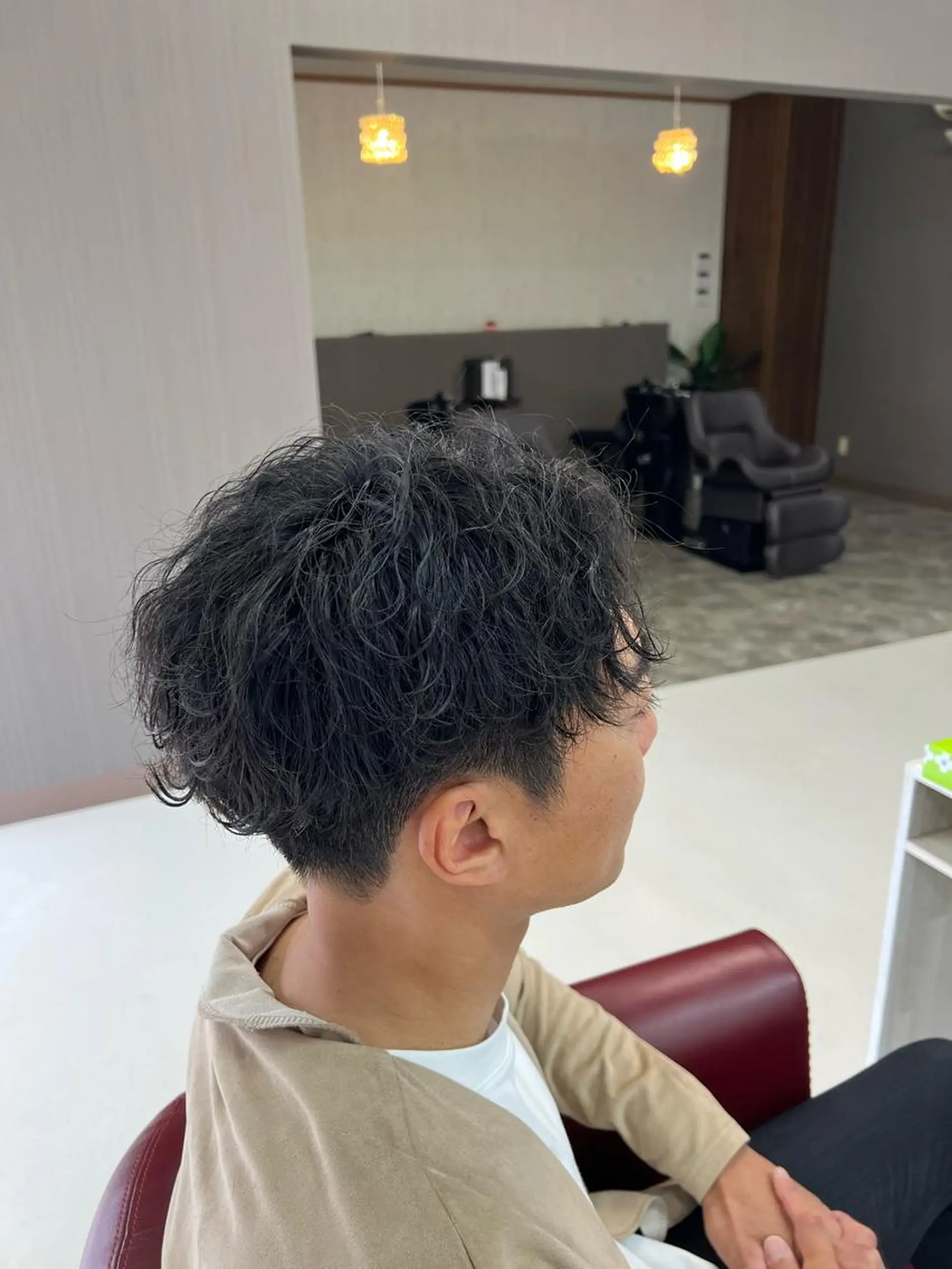 ショート パーマ メンズ ビジネス センターパート メンズパーマ メンズツイストパーマ 波巻きパーマ KEN 🌟のヘアスタイル