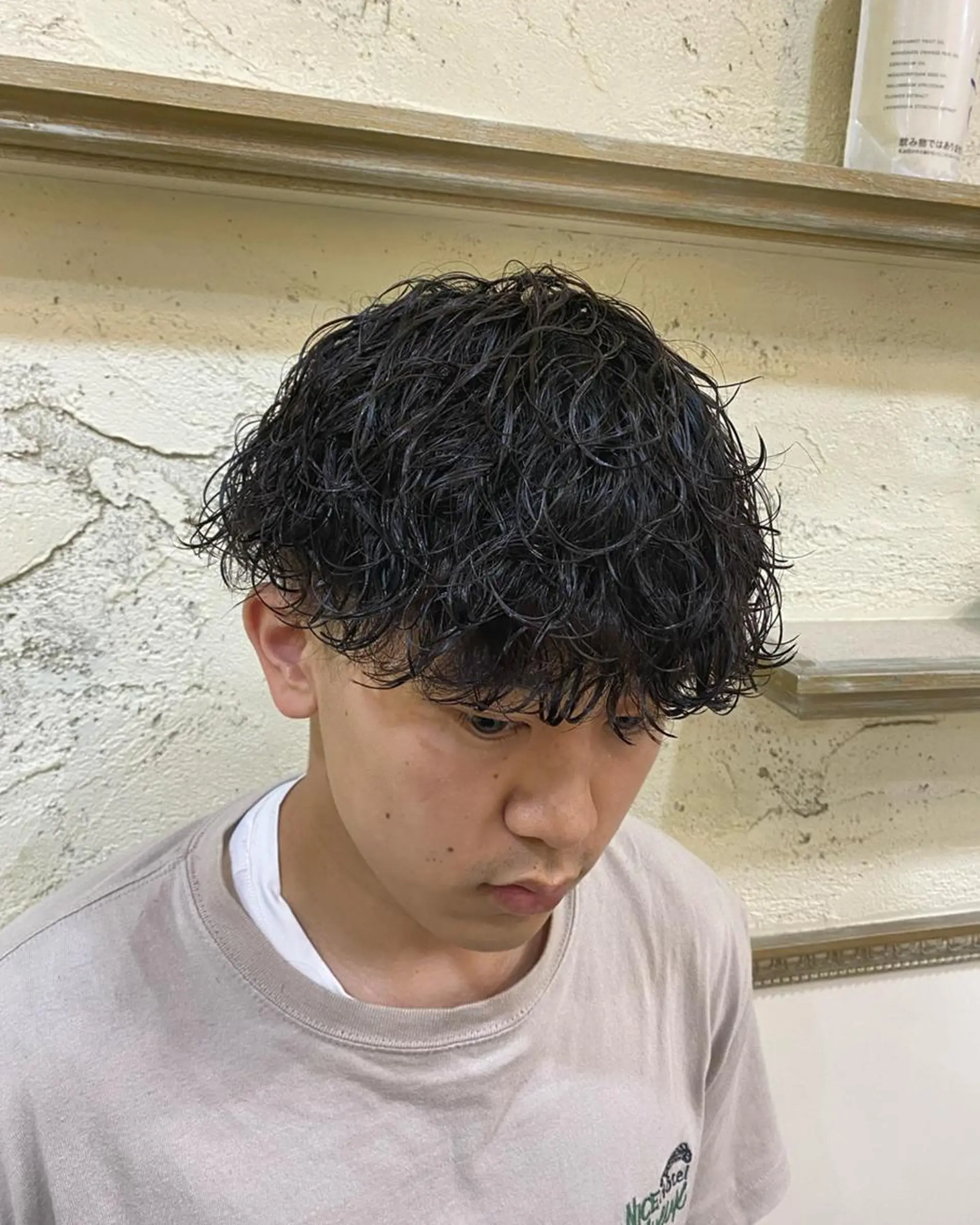 パーマ メンズ 三ノ宮フェザーパーマ 蕃本 啓利のヘアスタイル