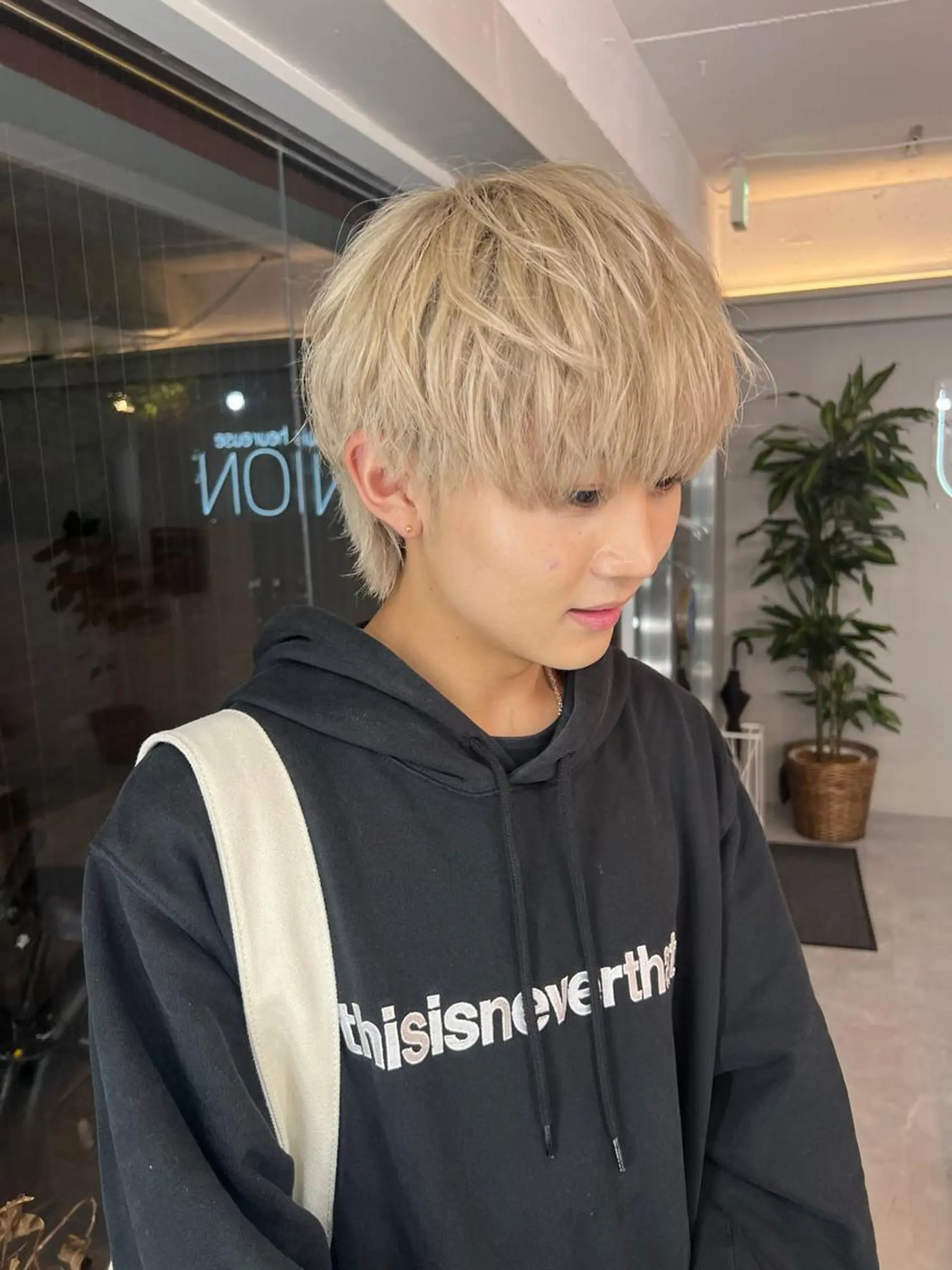 セミロング カラー メンズ メンズハイトーン メンズパーマ セミロングパーマ ハイトーンカラー je suis heureuse所属・ハイライトカラー 🌀ゆい❣️のヘアスタイル