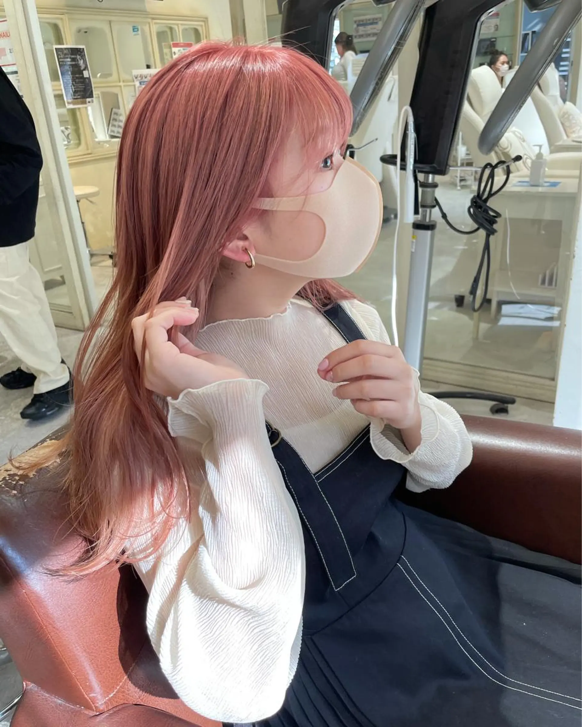 ロング カラー ぱつっとボブ 古家 佑真のヘアスタイル