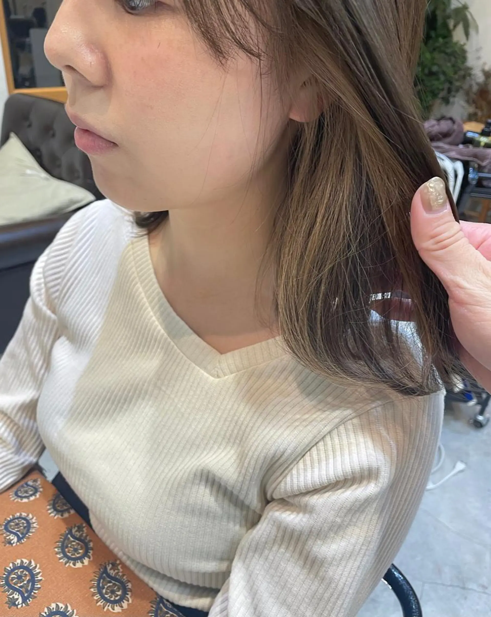 ミディアム カラー ベージュカラー ブリーチ 透明感カラー イヤリングカラー ブリーチなしカラー ヘアカラー 中目黒🌼 🌼ハナのヘアスタイル