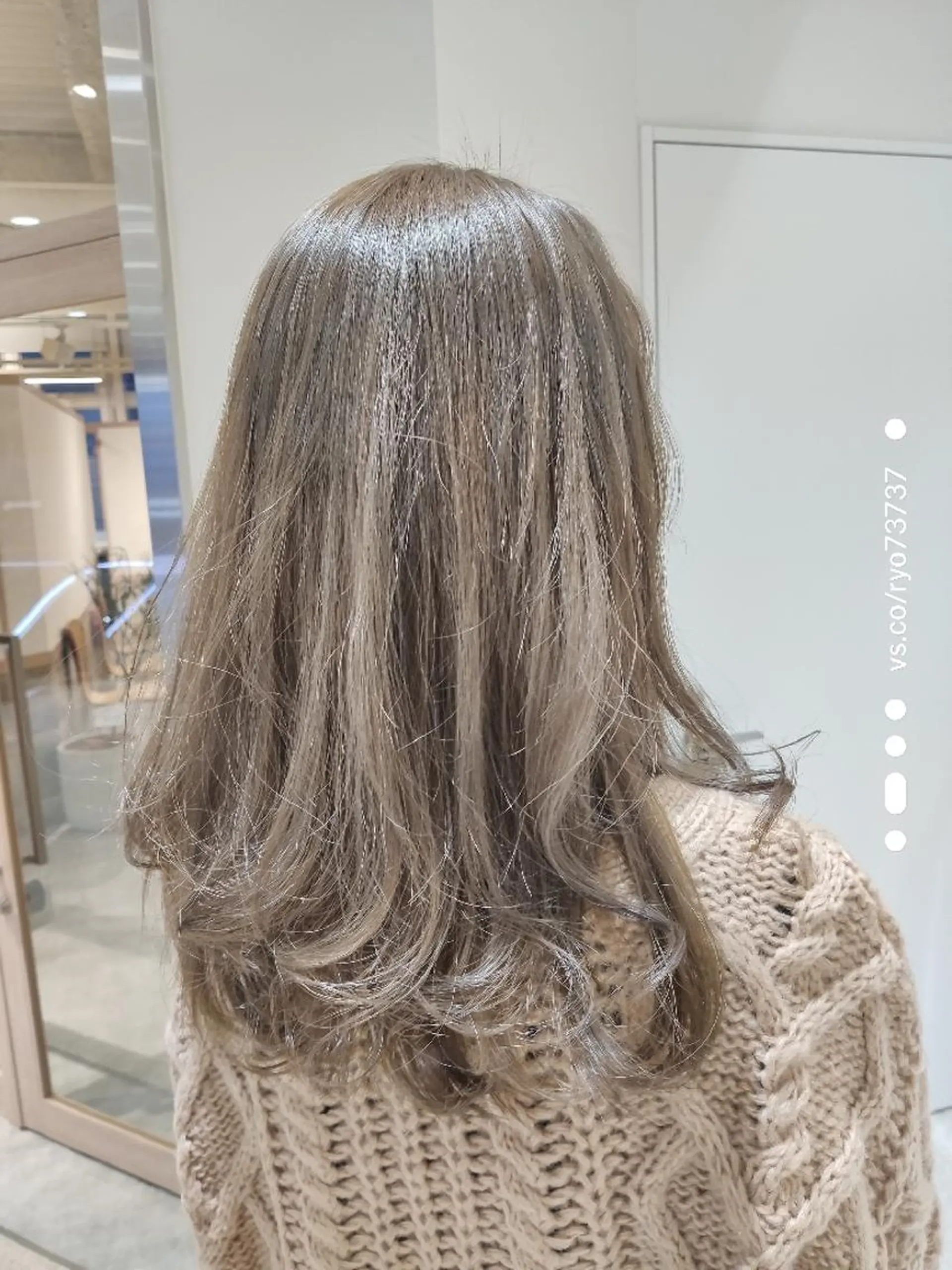 セミロング カラー ベージュカラー ブリーチ オリーブベージュ 伊藤 瞭のヘアスタイル