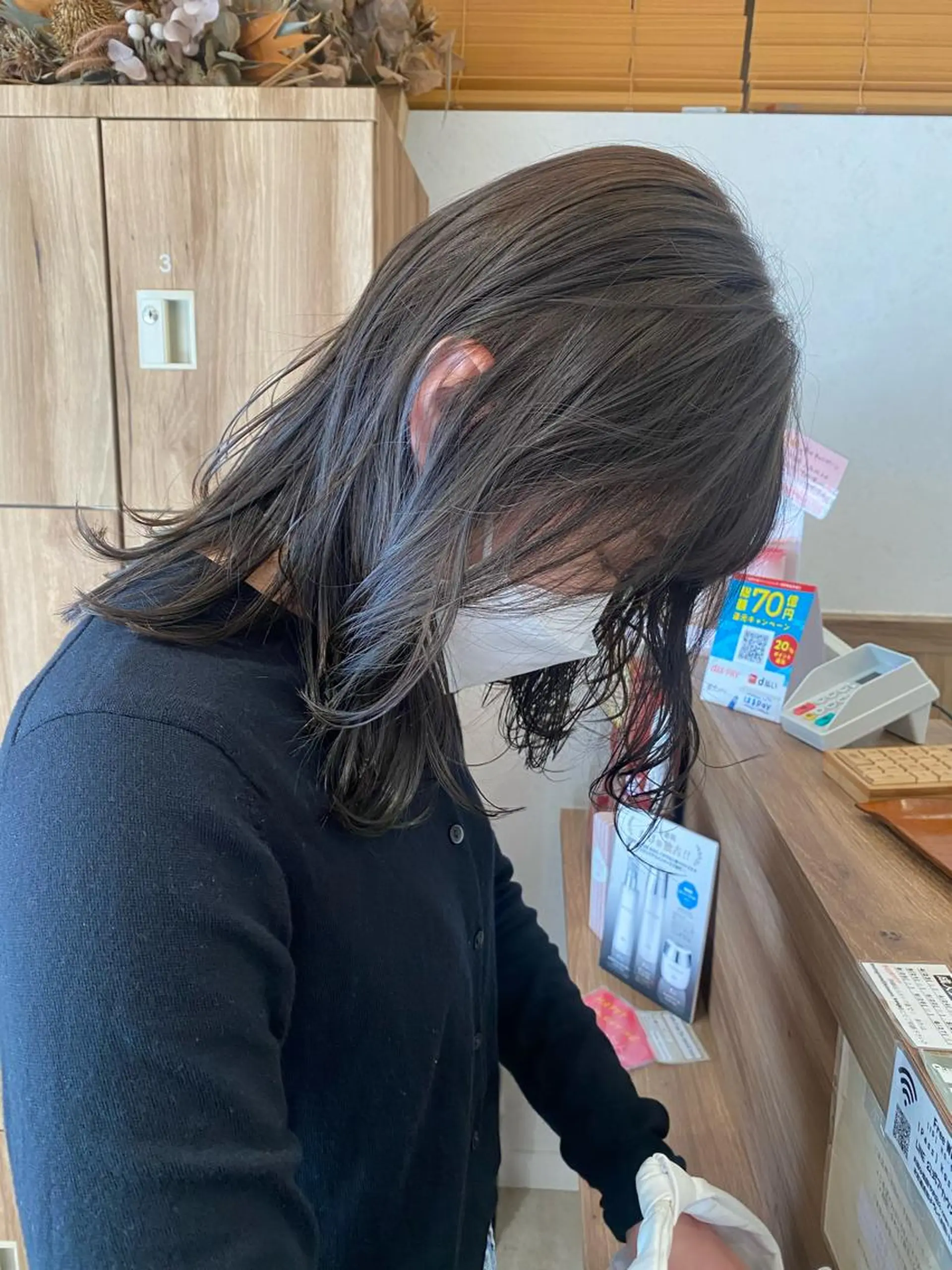 ミディアム カラー ベージュカラー オリーブベージュ レイヤーカット ヘアカラー トリートメント ヘッドスパ パーマ指名No1 /namiのヘアスタイル