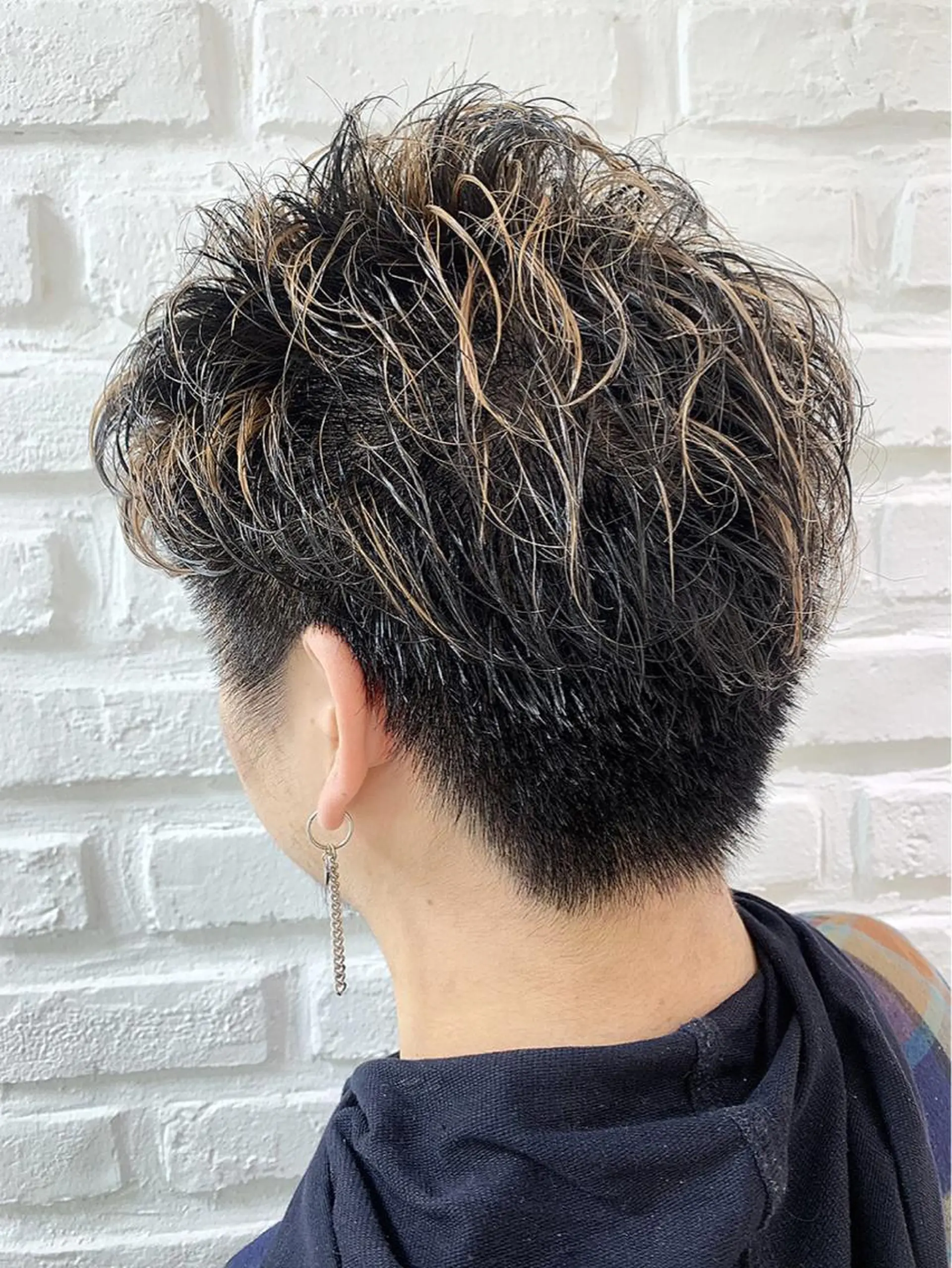 ショート カラー メンズ メンズブリーチ メンズハイライト ブリーチ ハイライトカラー オレンジ ヘアカラー トリートメント 【デザインカラー】 粥川佳日望のヘアスタイル